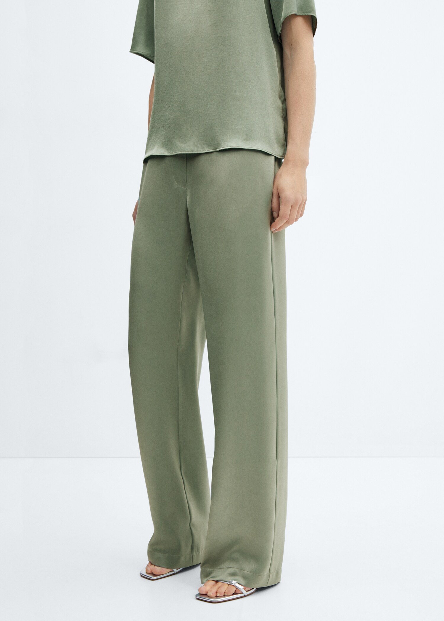 Pantalón satinado cintura elástica - Plano medio