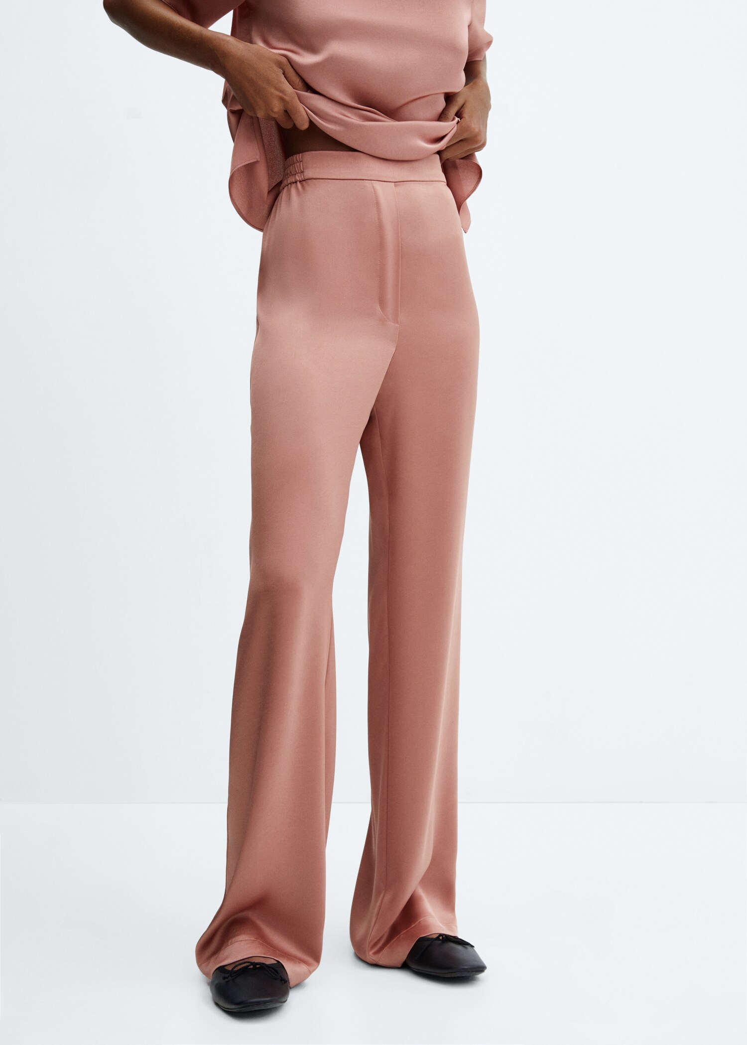 Pantalón satinado cintura elástica - Plano medio