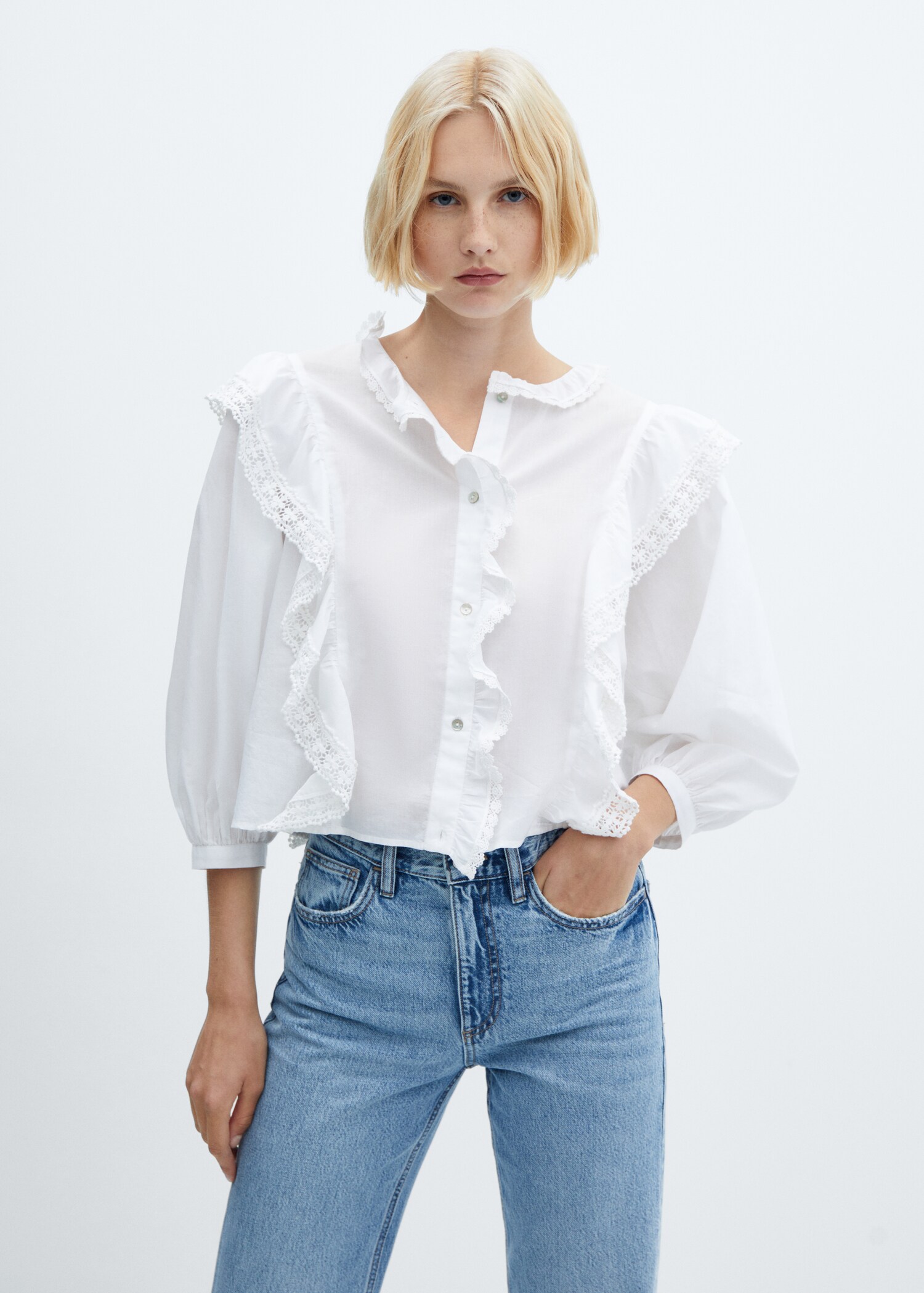 Bluse mit Spitzenrüschen - Damen | MANGO OUTLET Deutschland