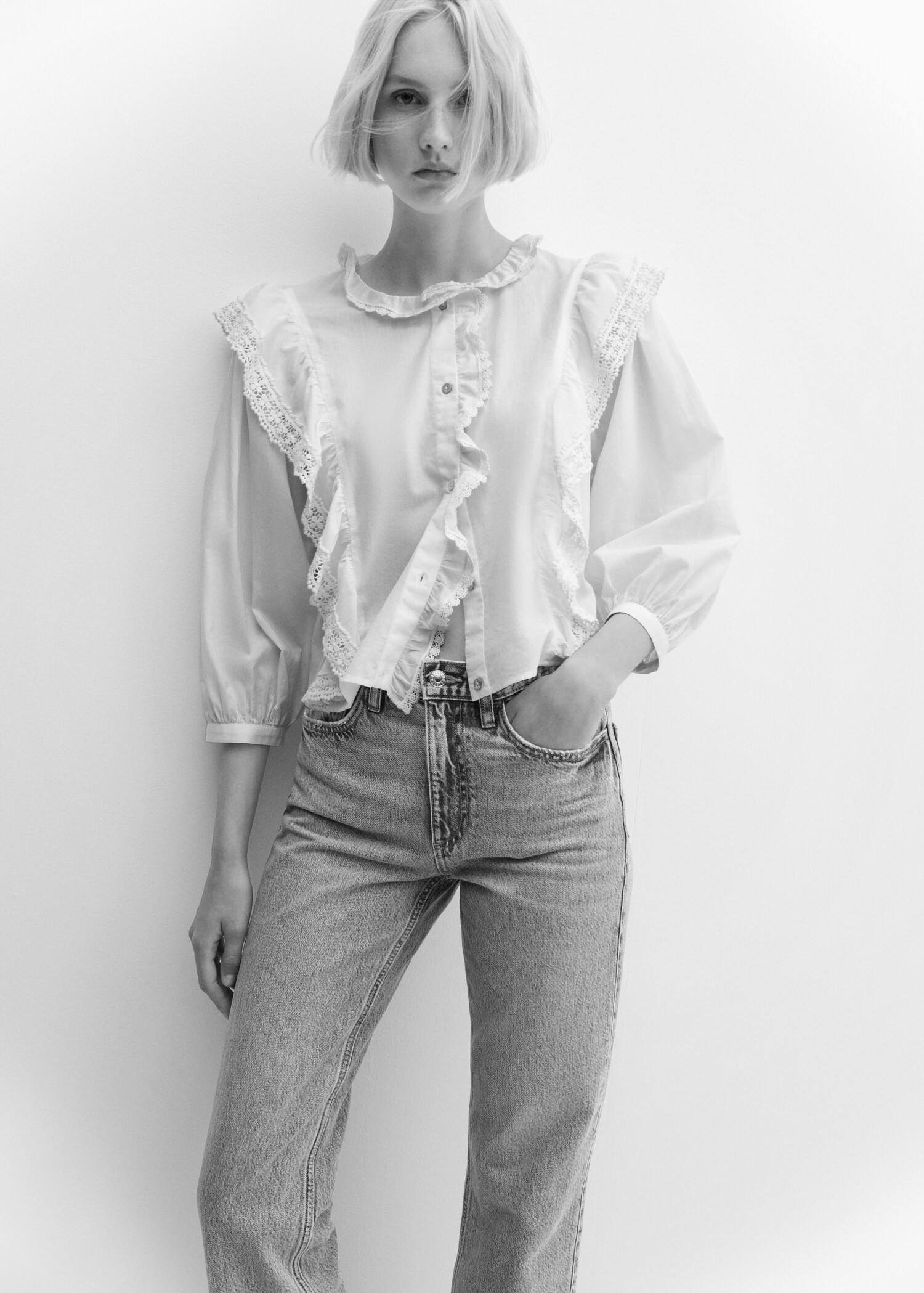 Bluse mit Spitzenrüschen - Damen | MANGO OUTLET Deutschland