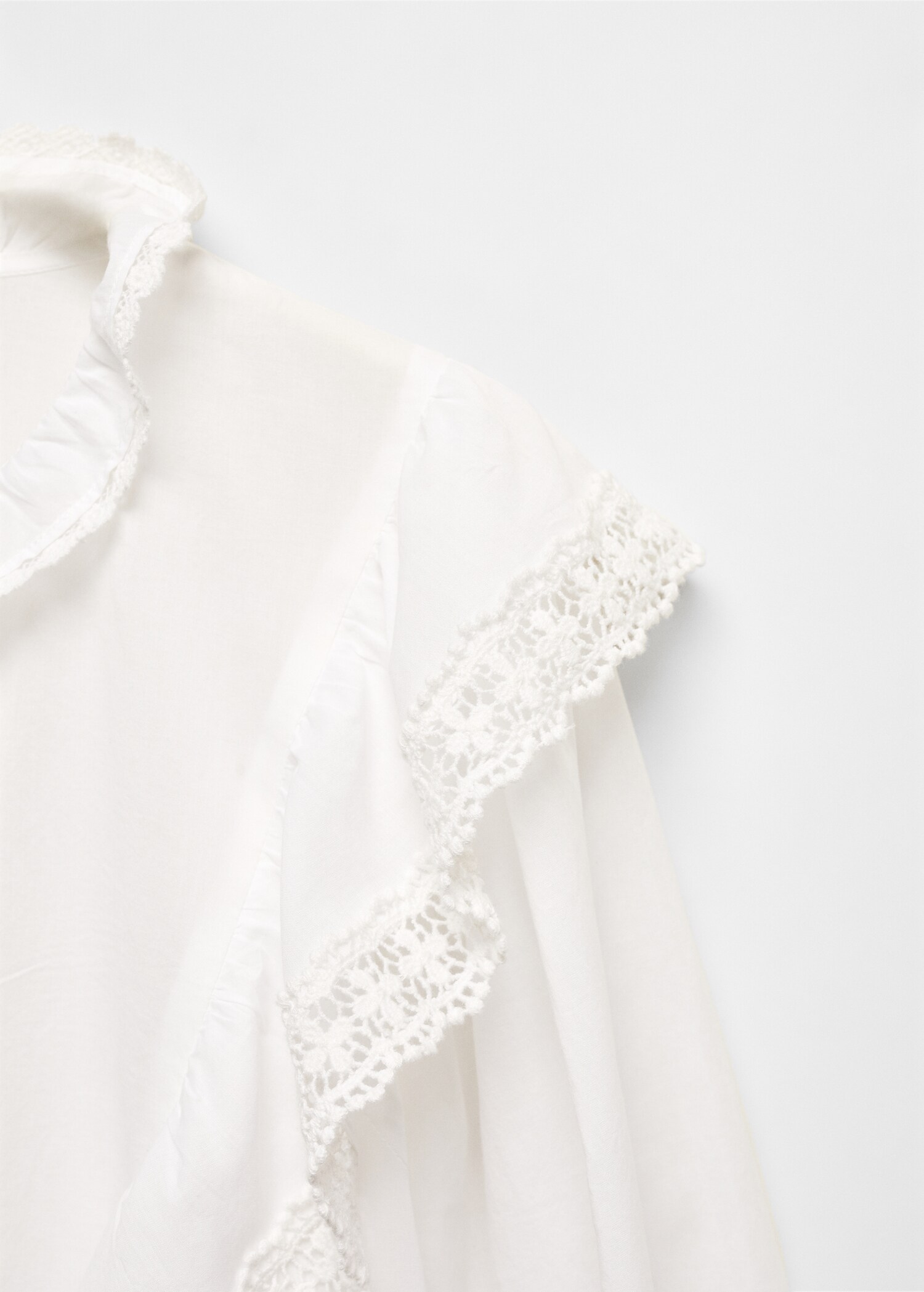 Lace blouse with ruffles - Details of the article 8