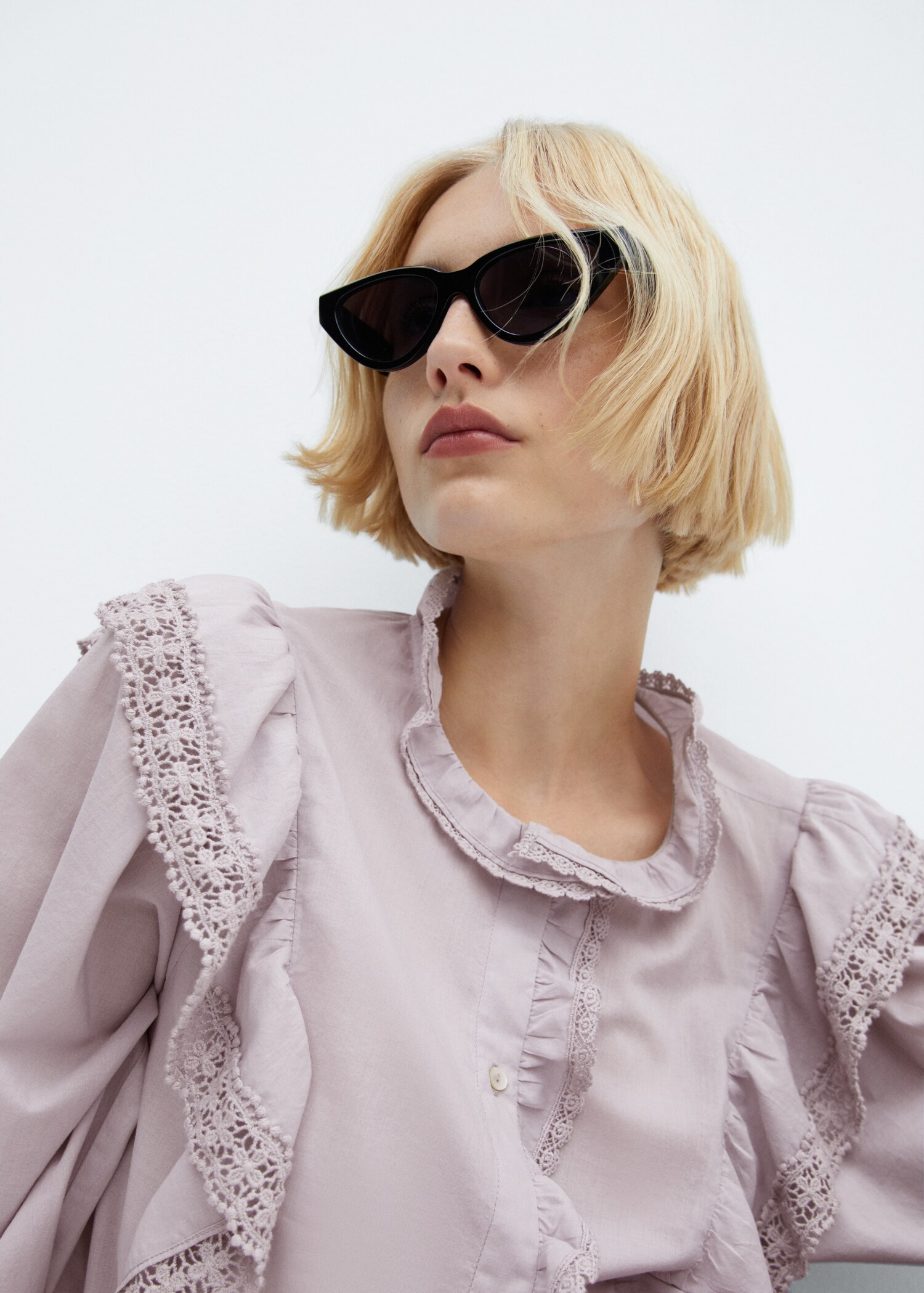 Lace blouse with ruffles - Details of the article 4