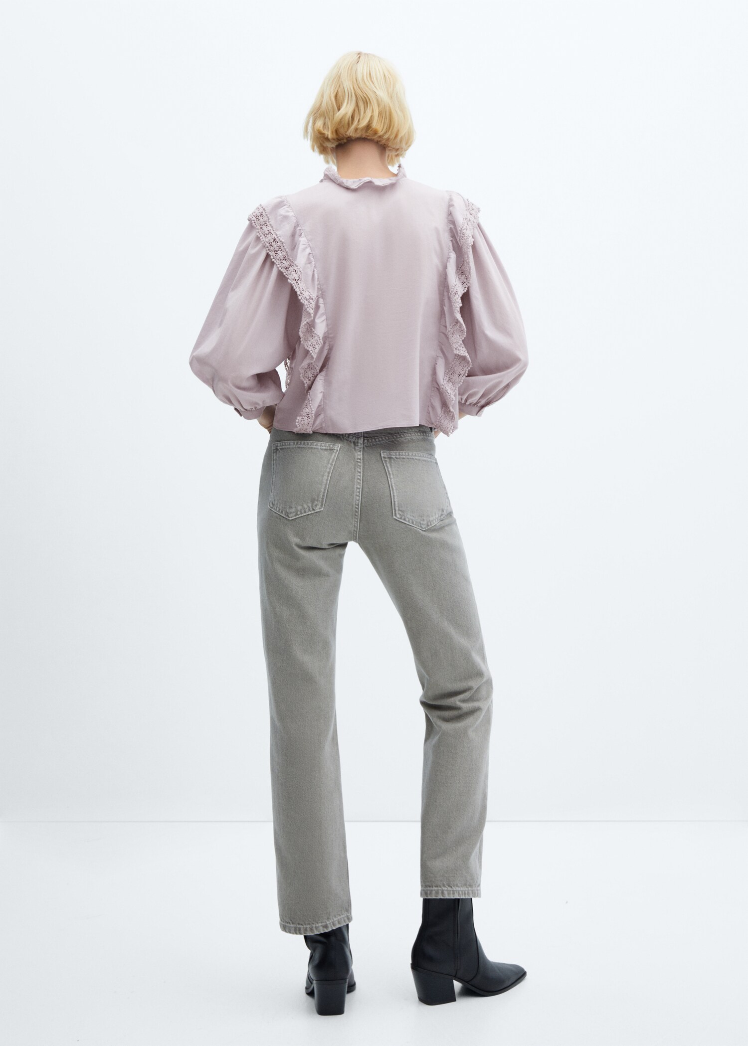 Lace blouse with ruffles - Reverse of the article
