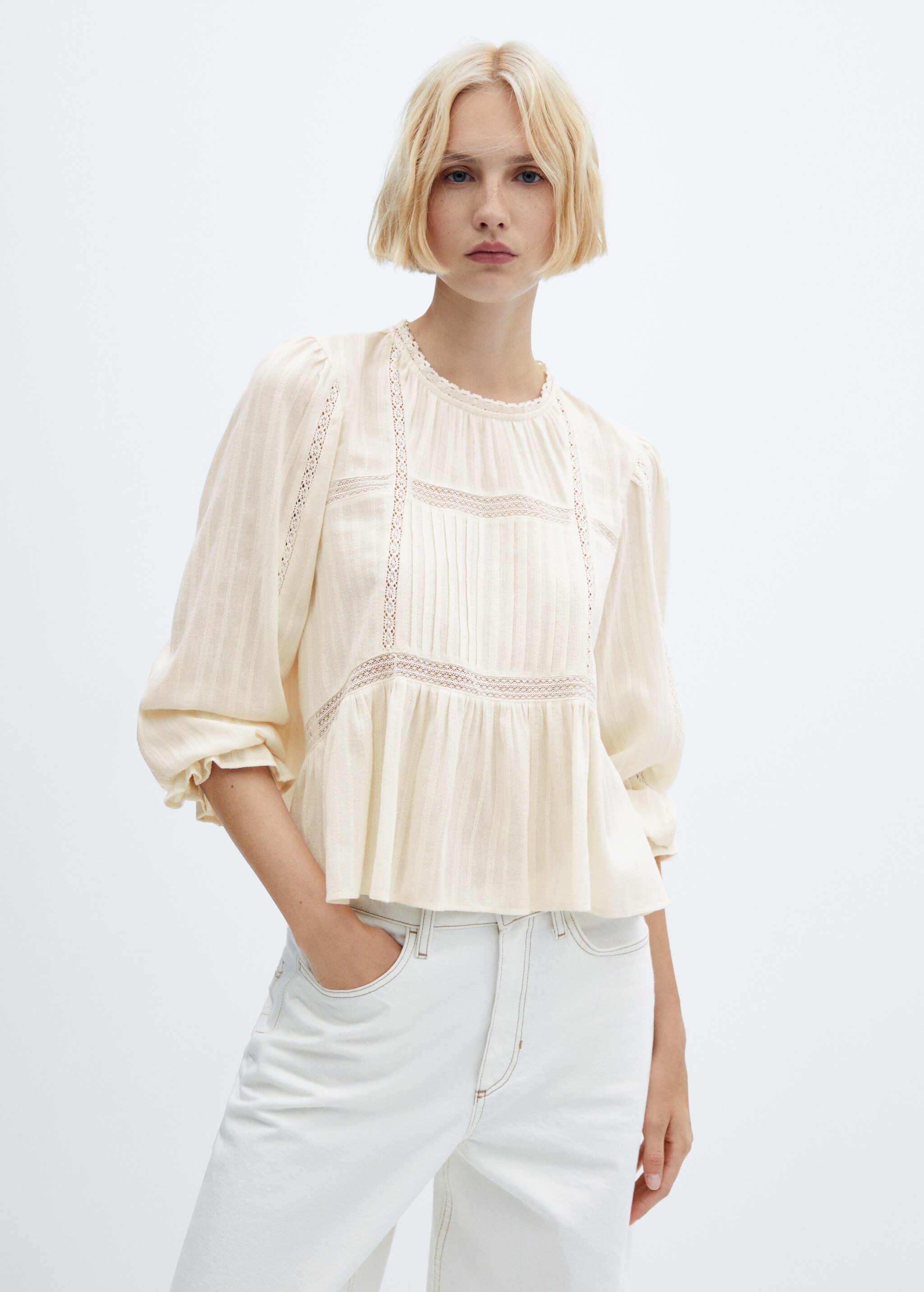 Embroidered blouse with puffed sleeves - Medium plane