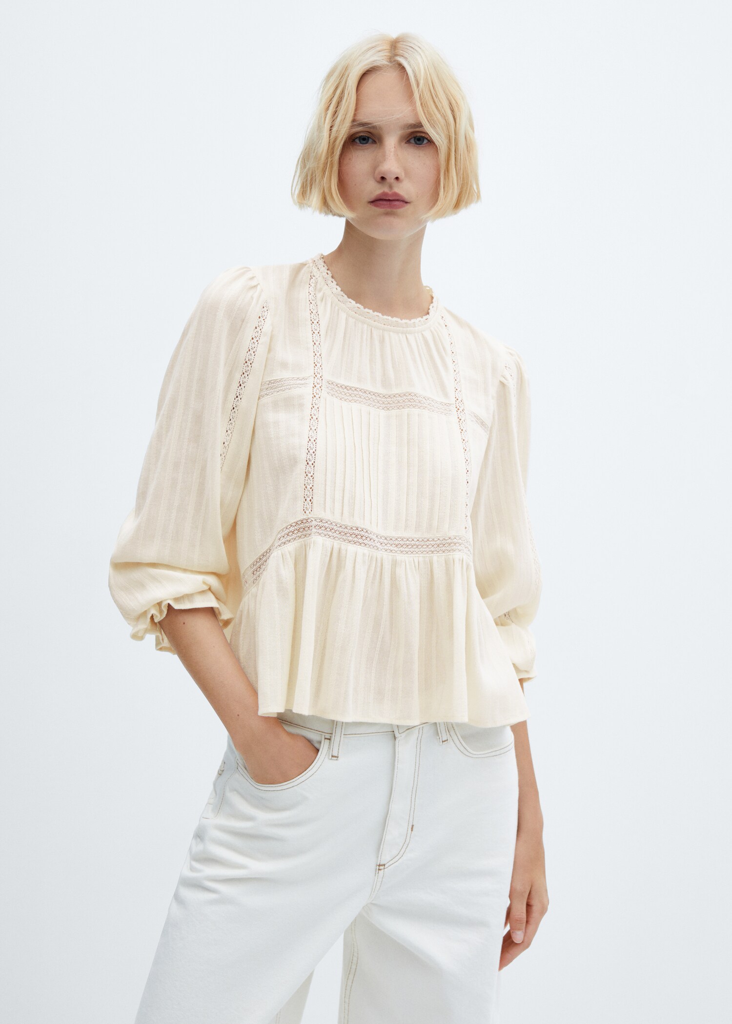 Embroidered blouse with puffed sleeves - Medium plane