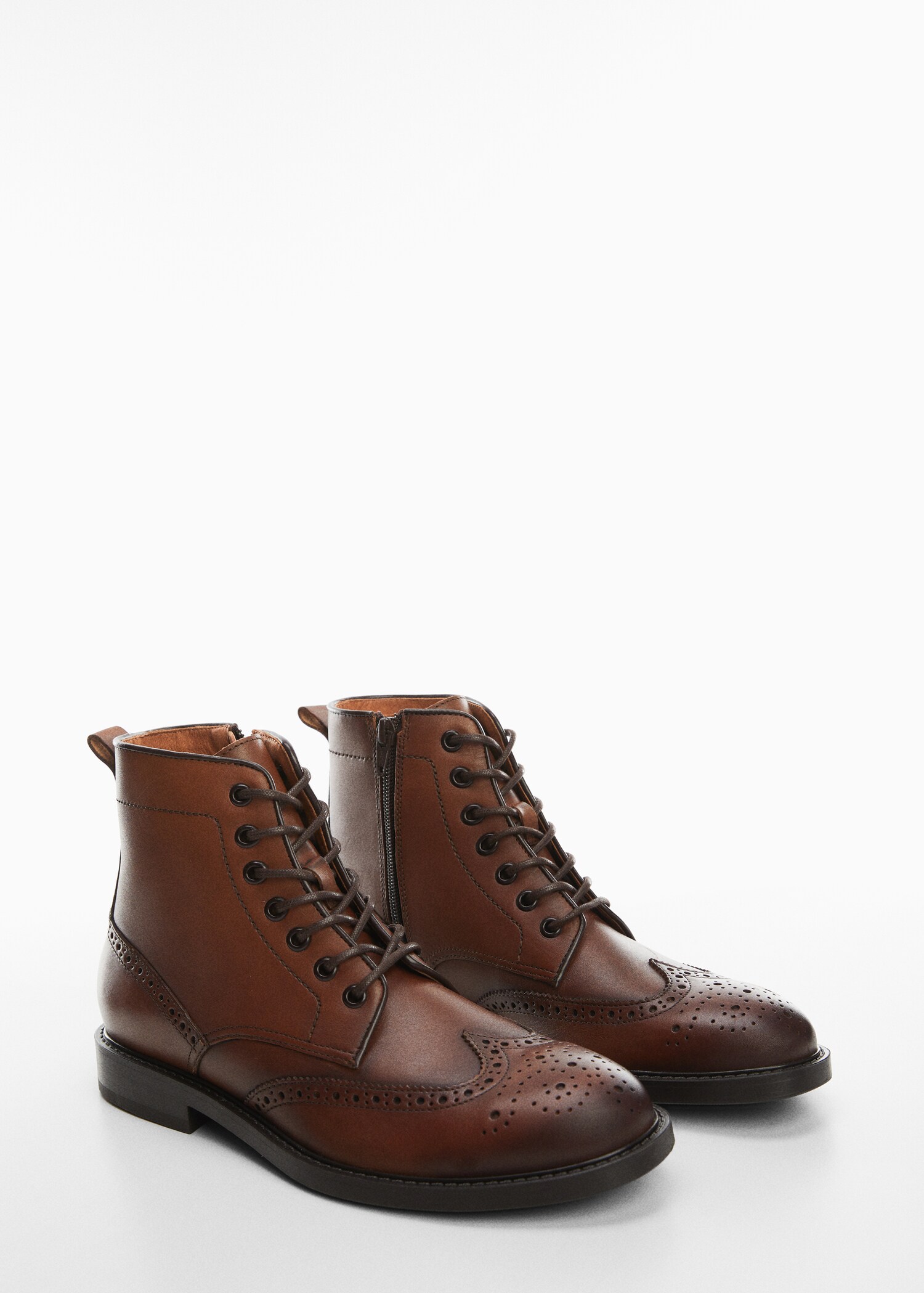 Die-cut leather ankle boots - Medium plane