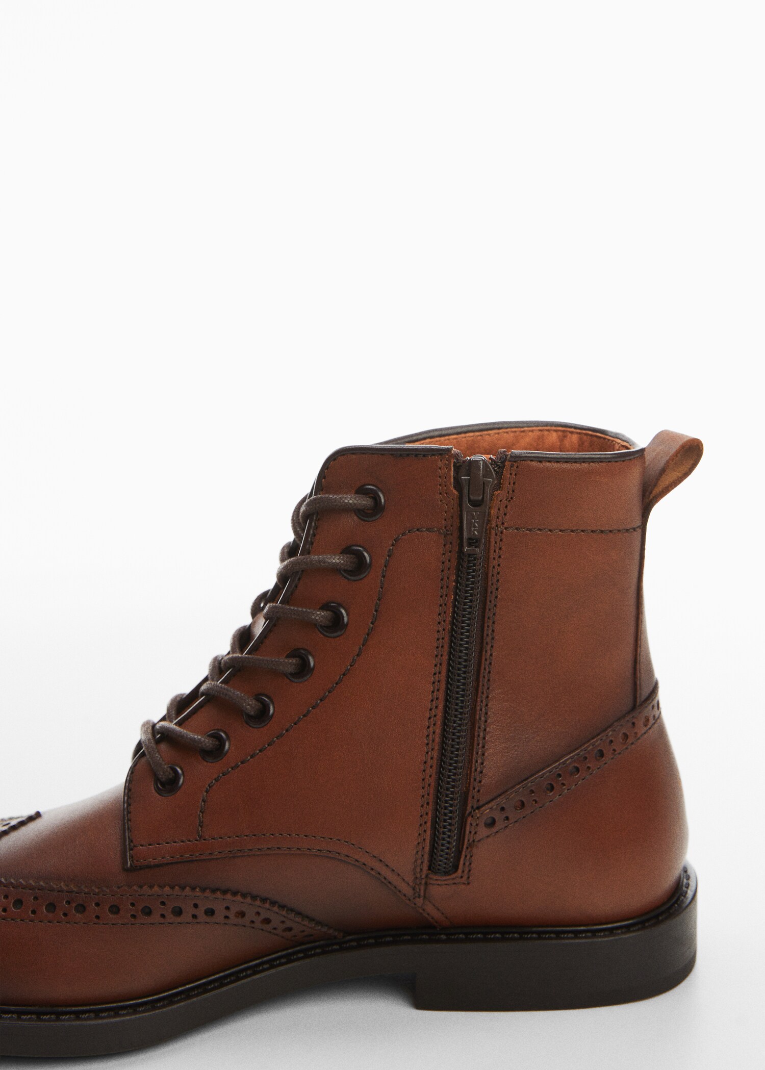 Die-cut leather ankle boots - Details of the article 3