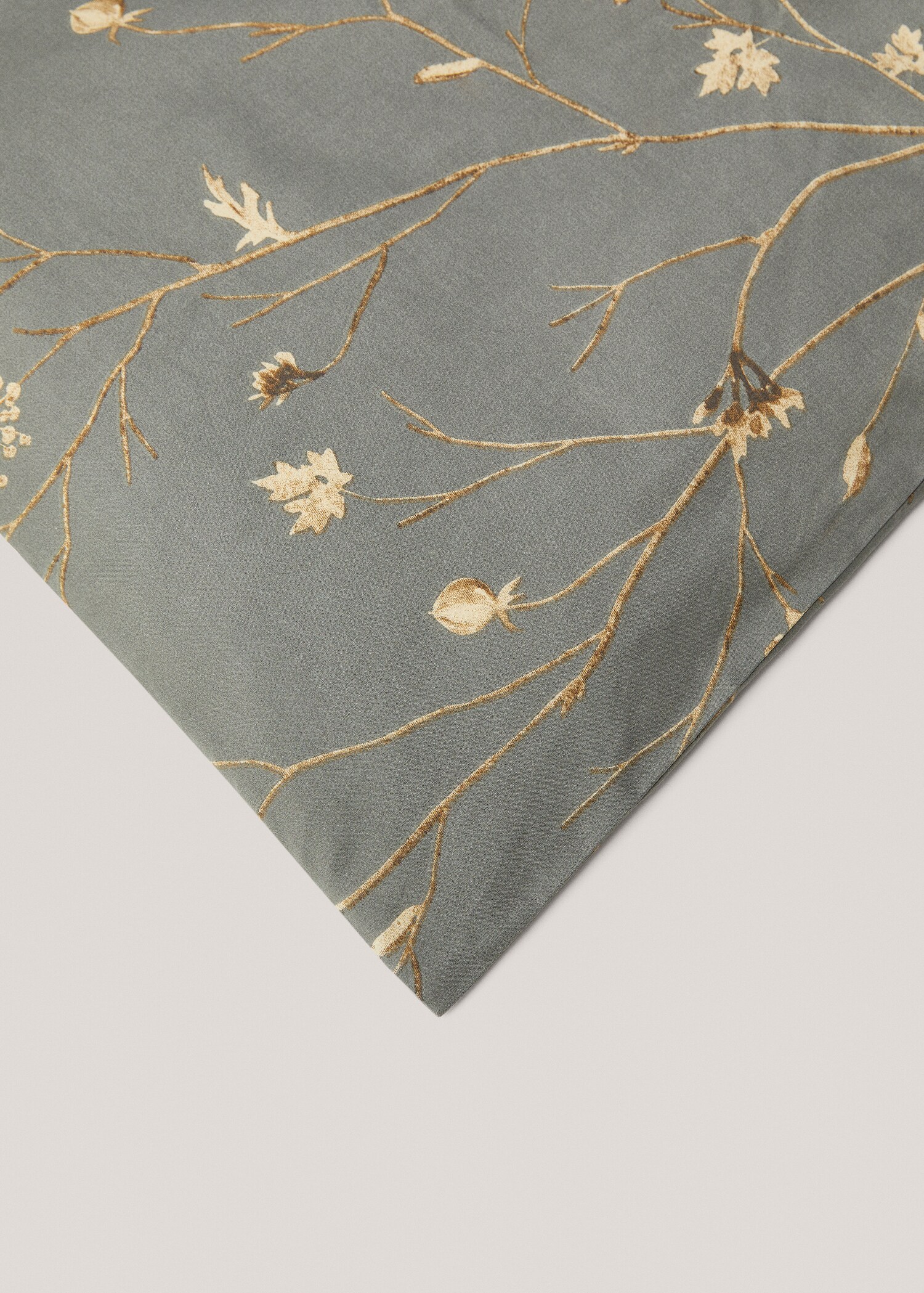 Duvet cover with floral design for King bed - Details of the article 2