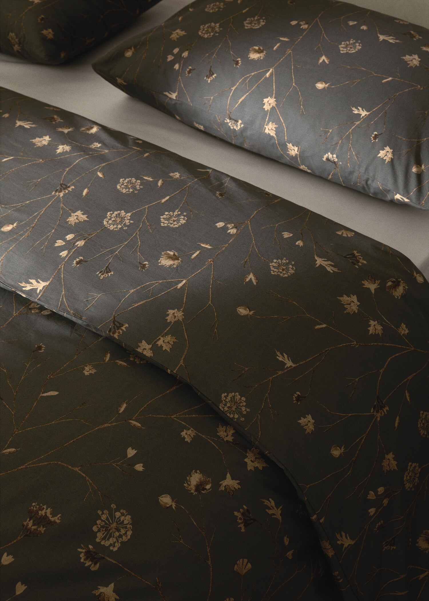 Duvet cover with floral design for King bed - Details of the article 7