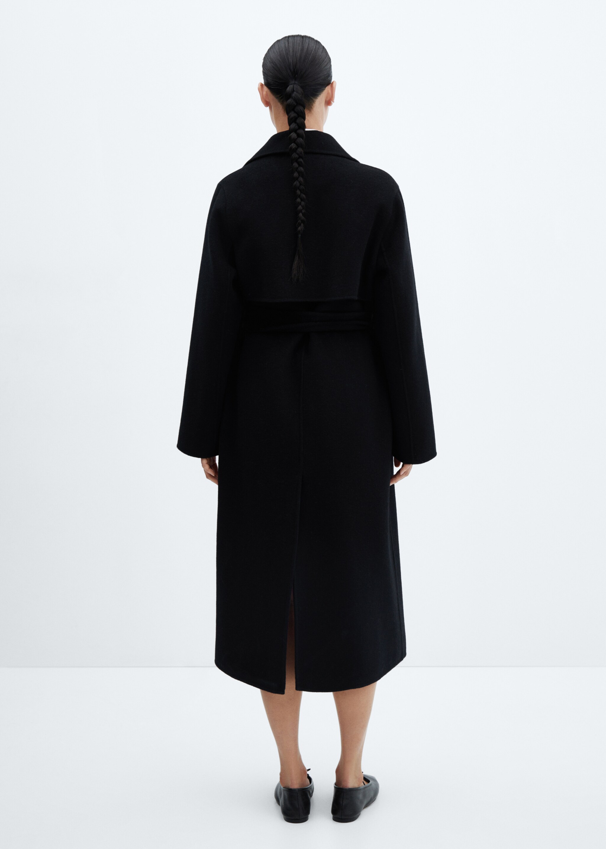 Wool coat with handmade belt - Reverse of the article