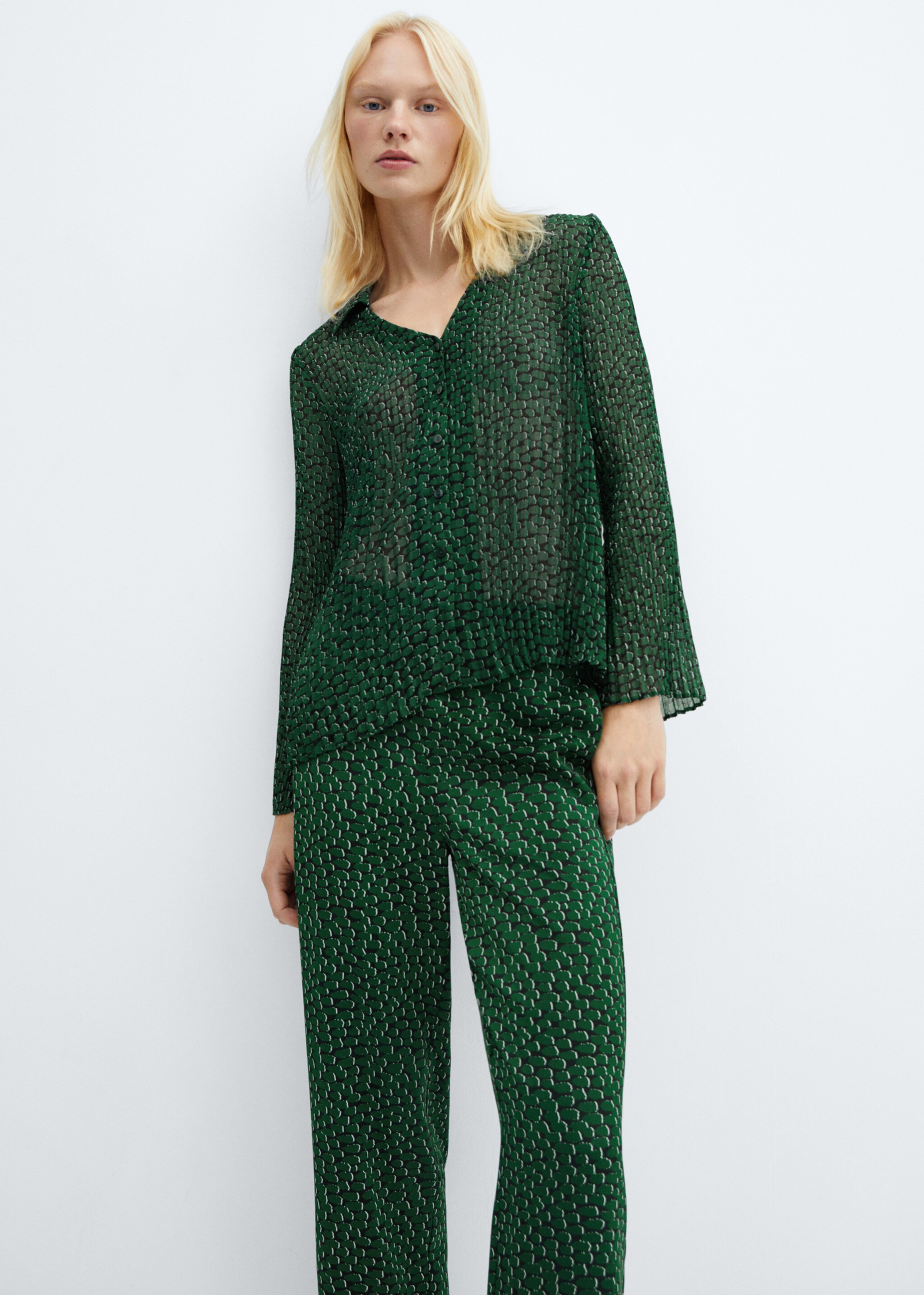 Flowy printed trousers - Details of the article 2, Green. Ref: 57007721-00.