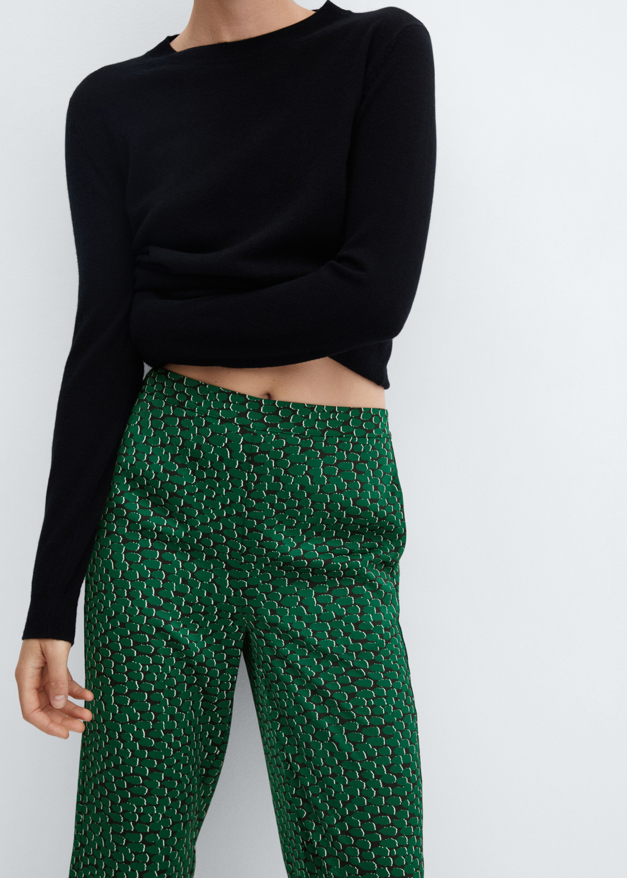 Flowy printed trousers - Details of the article 6, Green. Ref: 57007721-00.