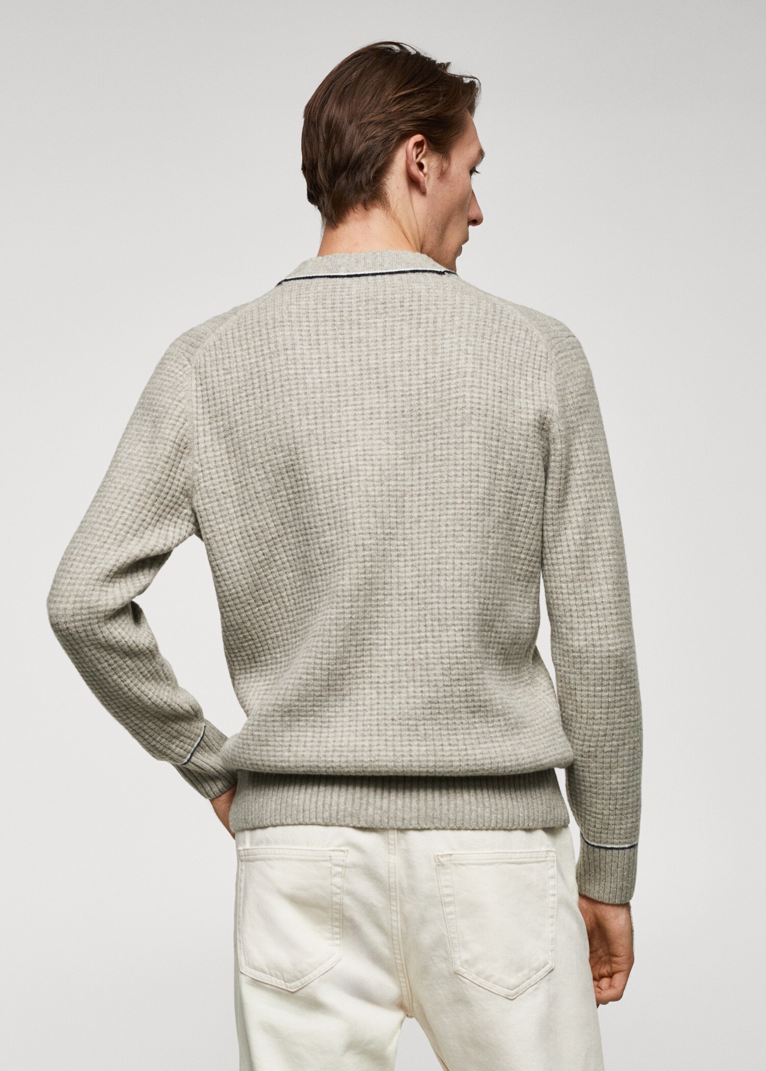 Jersey cuello pico estructura - Reverso del artículo