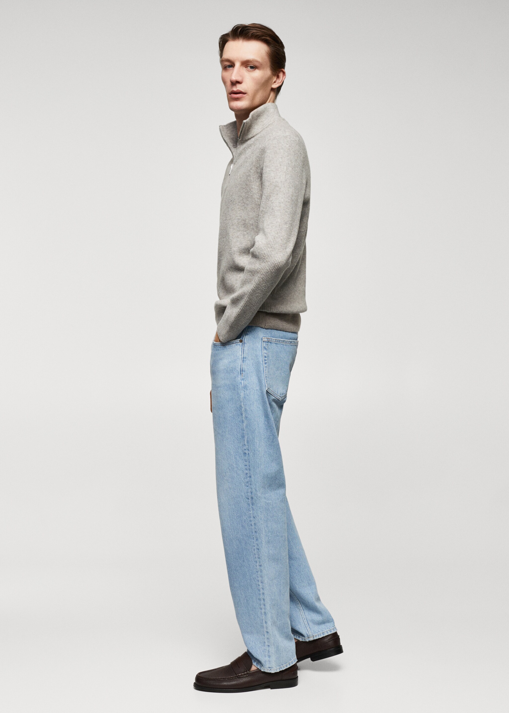 Ribbed sweater with zip - Details of the article 2, Sand. Ref: 57007728-00.