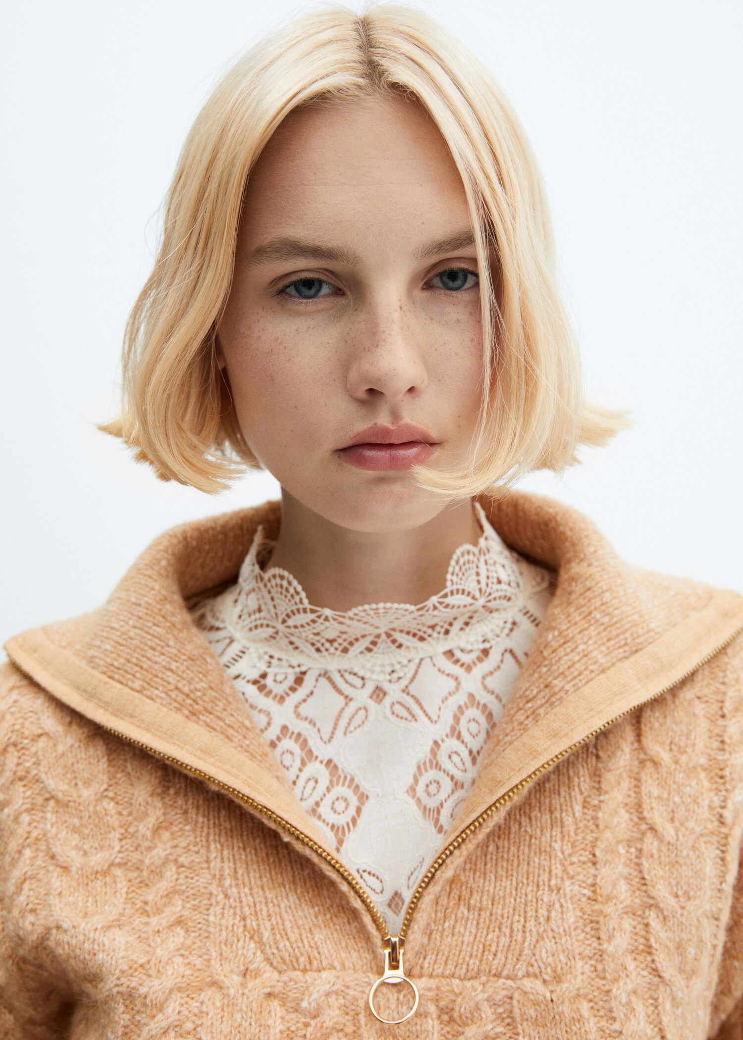 Cable-knit zip-neck sweater - Details of the article 1
