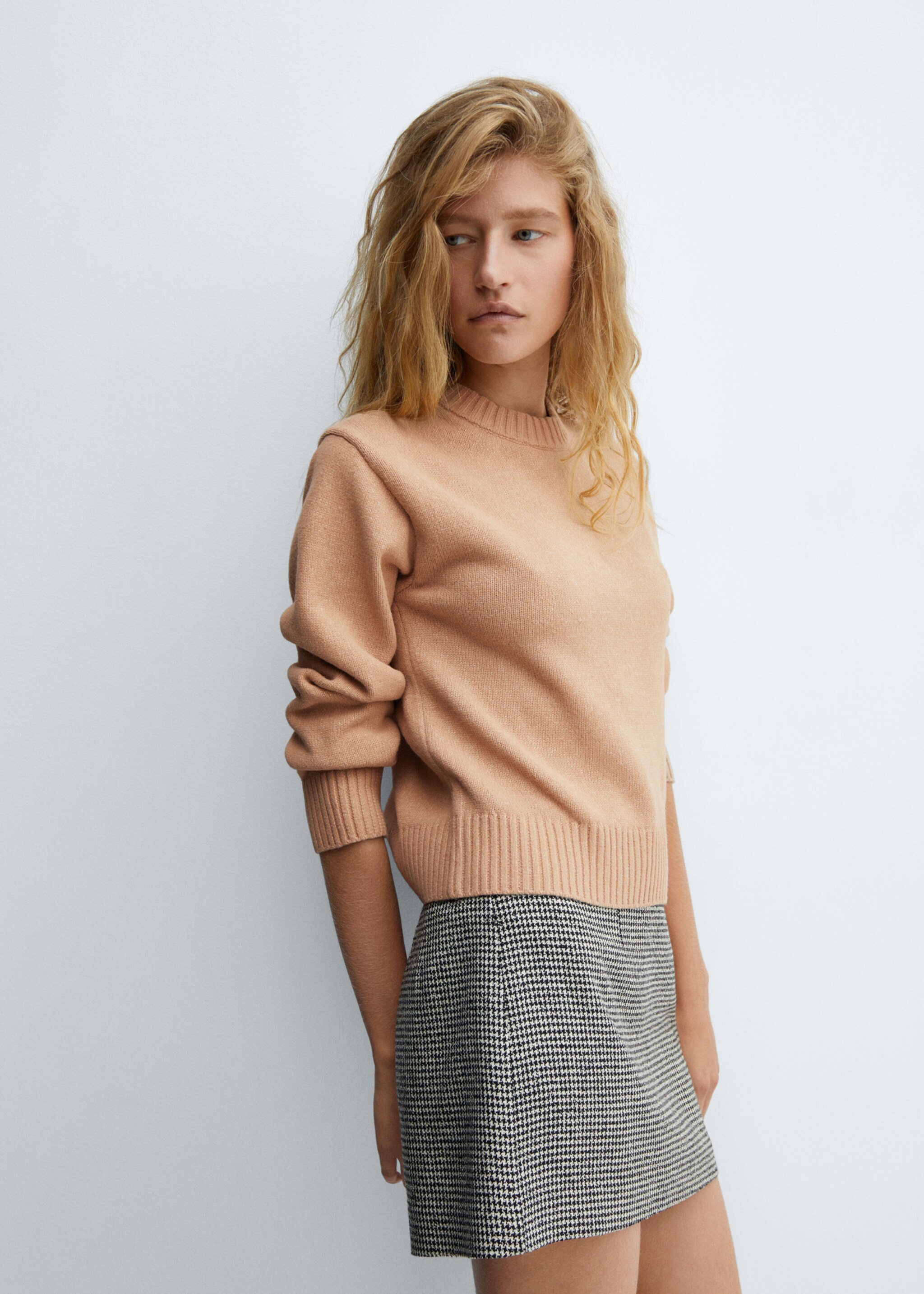 Sweter z dzianiny z okrągłym dekoltem - Szczegóły artykułu 2, Średni Brązowy. Ref: 57007739-00.