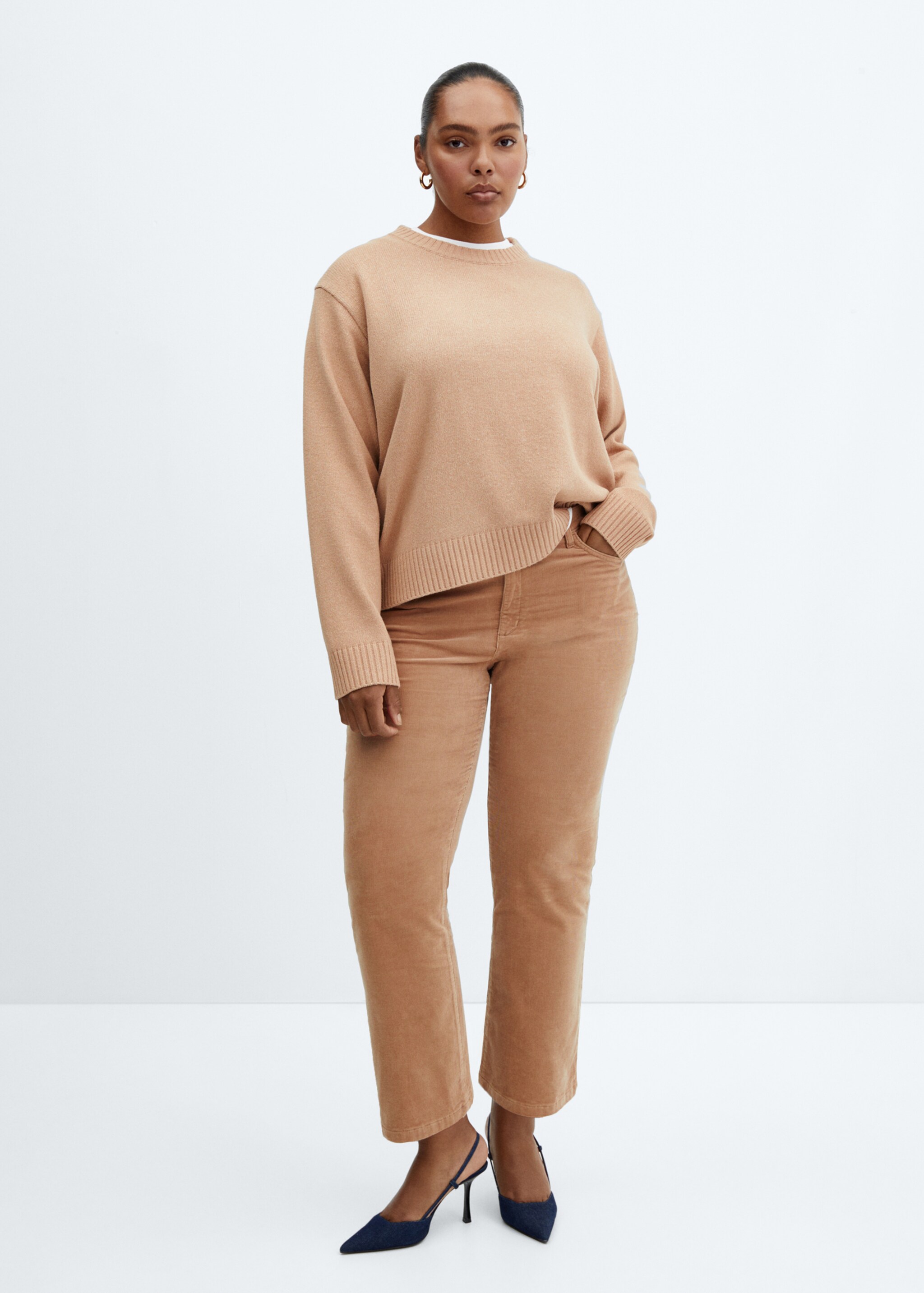 Sweter z dzianiny z okrągłym dekoltem - Szczegóły artykułu 3, Średni Brązowy. Ref: 57007739-00.