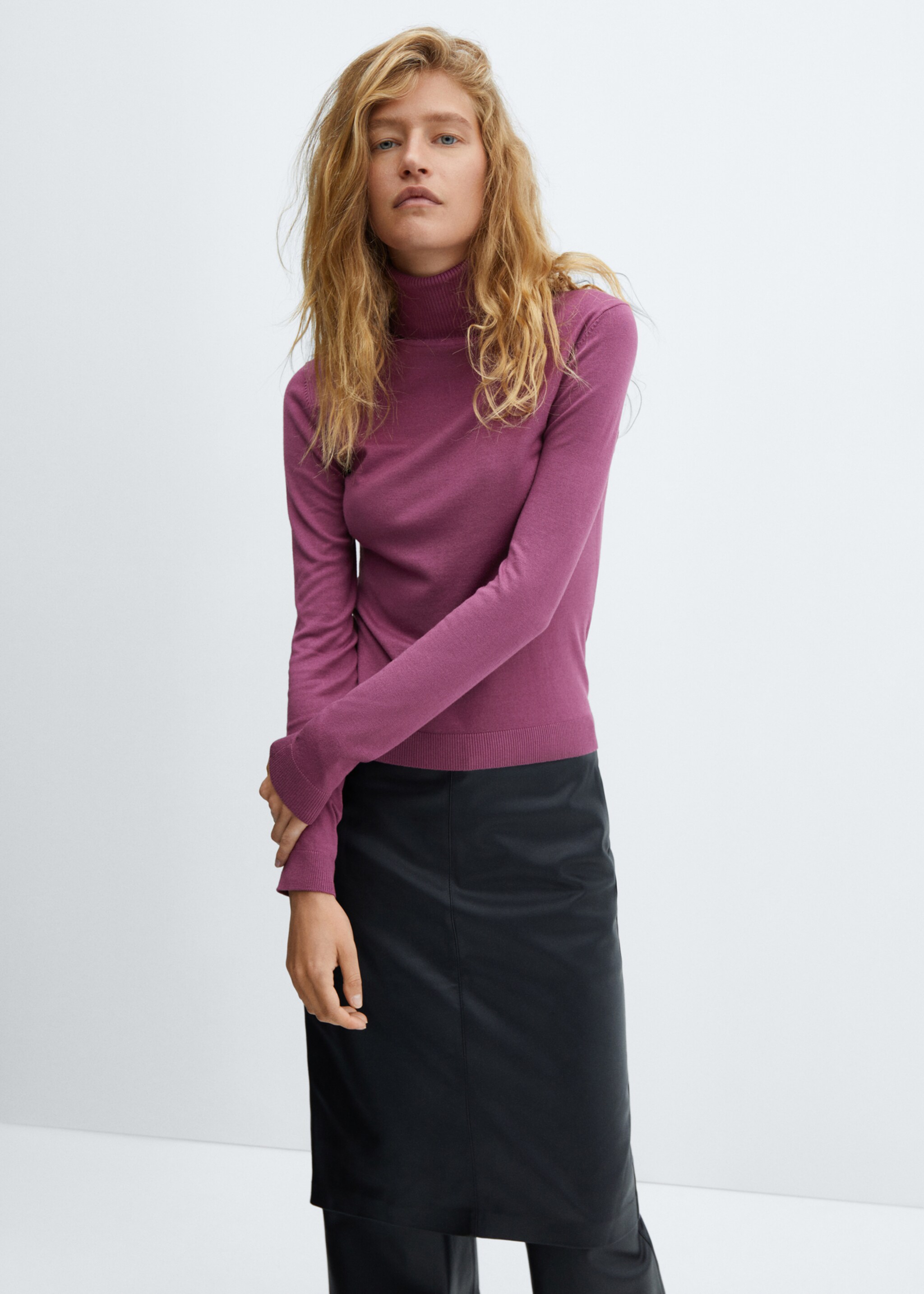Pull-over maille fine col roulé - Plan moyen