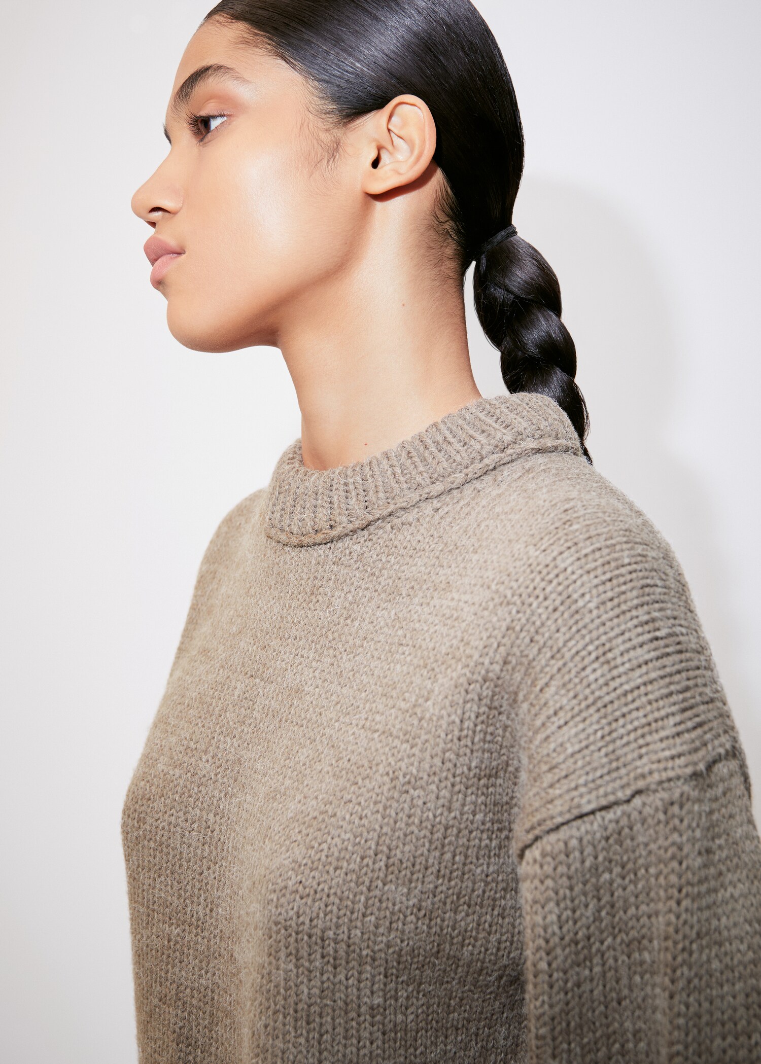 Puffed-sleeved wool sweater - Details of the article 1