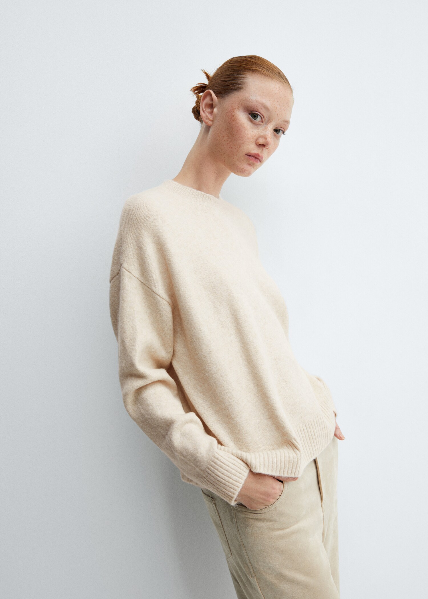 Round-neck knitted sweater - Details of the article 4