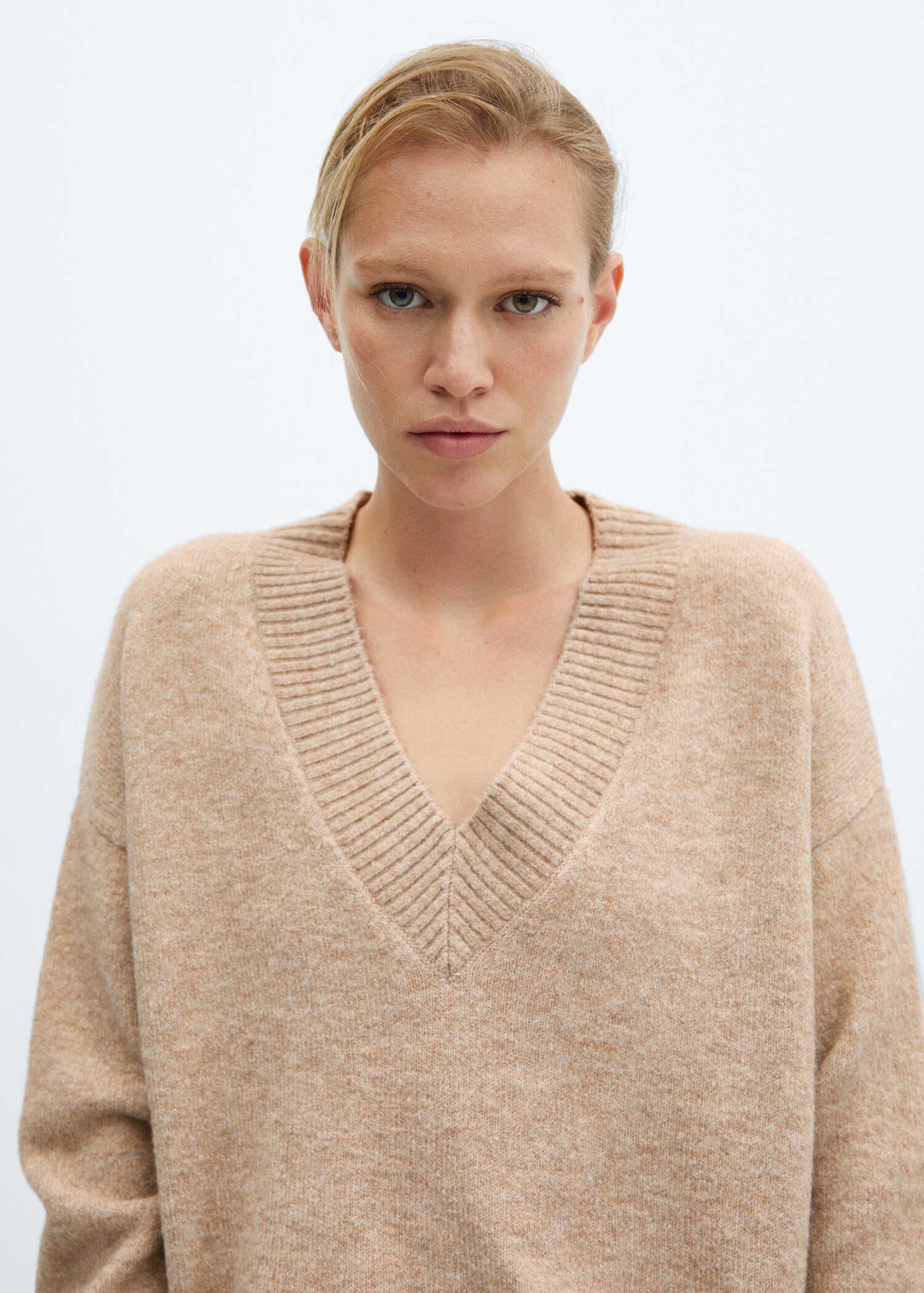 Oversized V-neck sweater - Details of the article 1