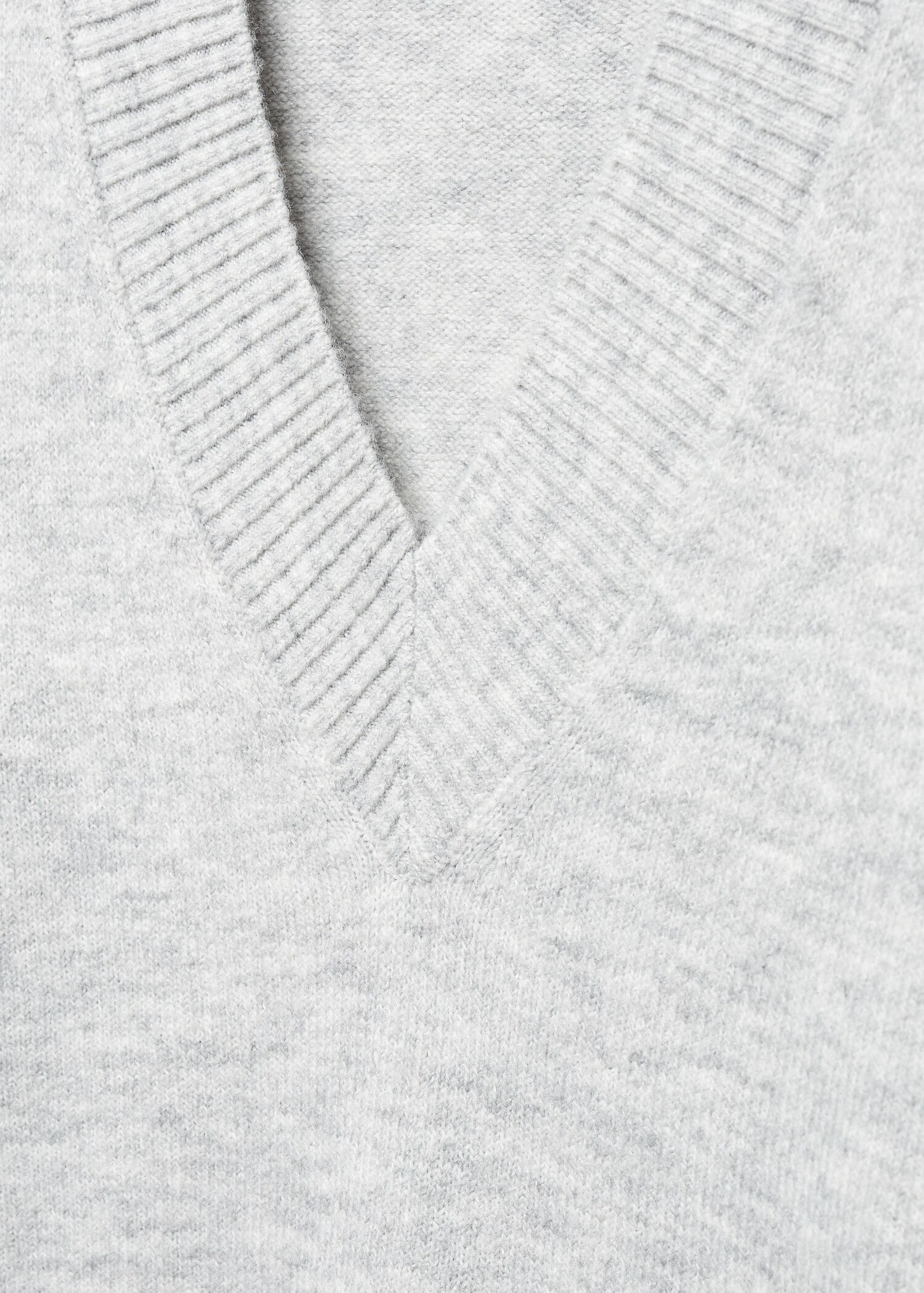 Oversized V-neck sweater - Details of the article 8