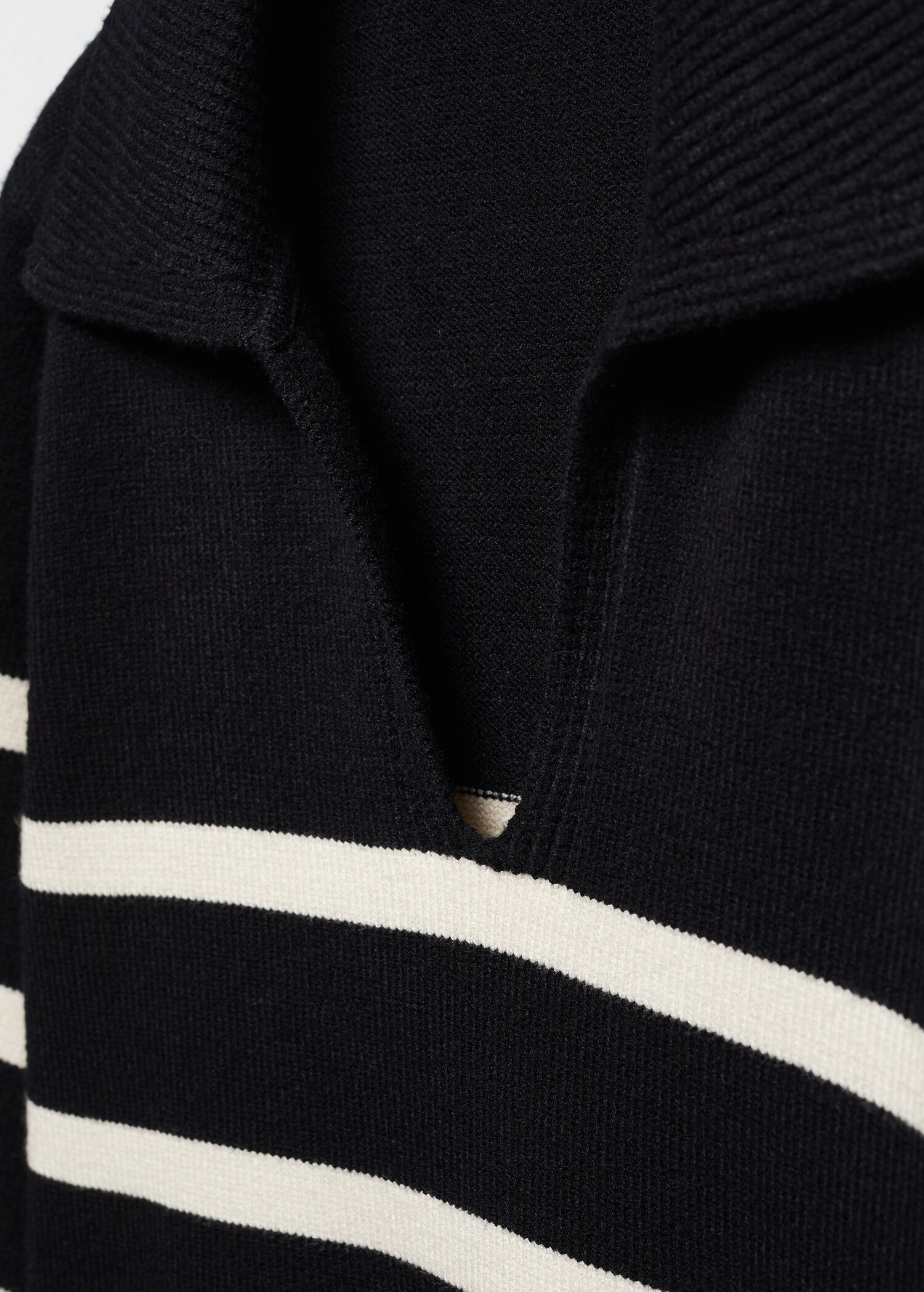 Pullover righe collo polo - Dettaglio dell'articolo 8