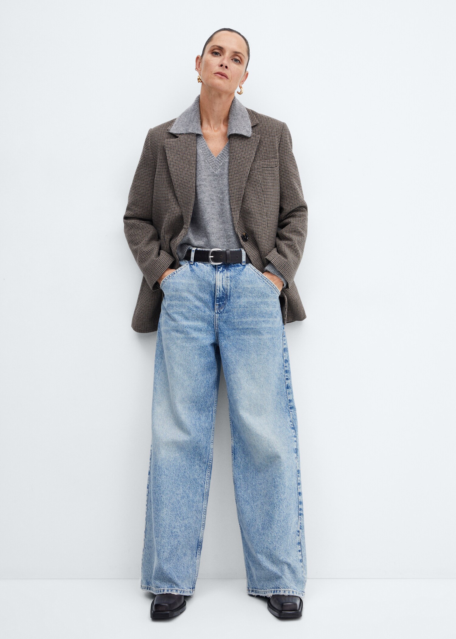 Polo-neck sweater with shoulder pads - Details of the article 2