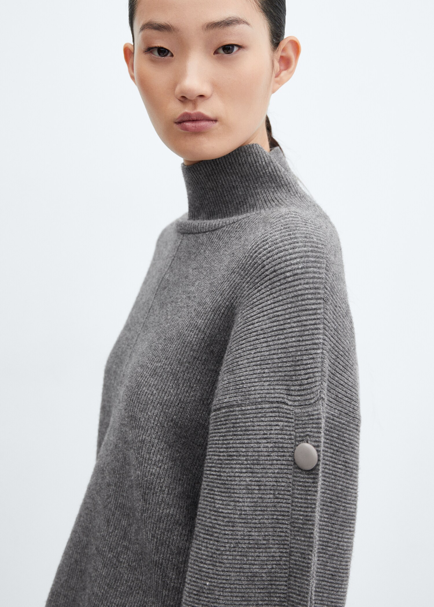 Buttoned sleeves sweater - Details of the article 1