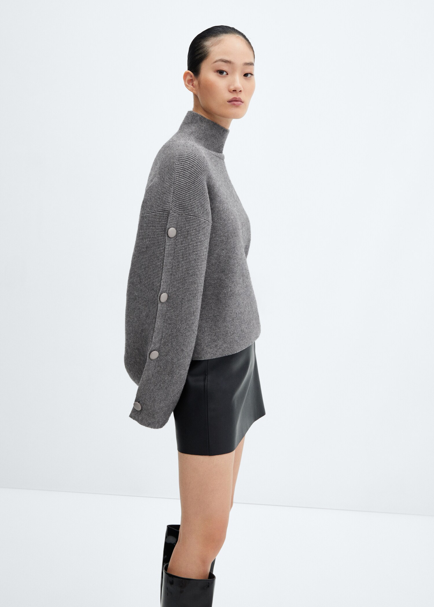Buttoned sleeves sweater - Details of the article 2