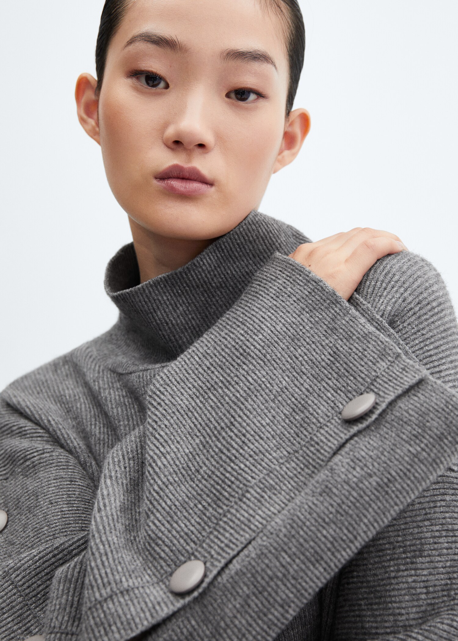 Buttoned sleeves sweater - Details of the article 6
