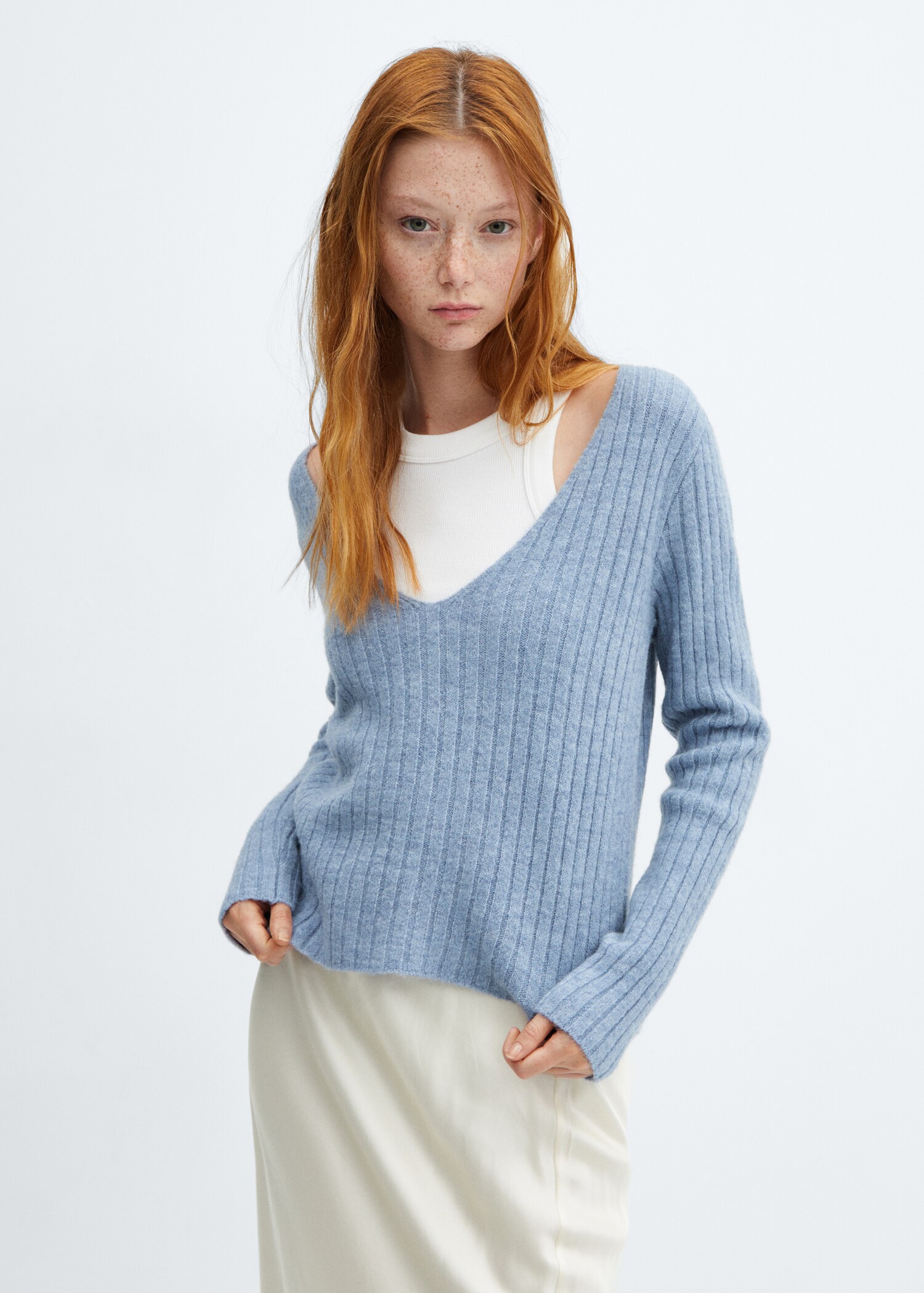 V-neck ribbed knit sweater - Medium plane