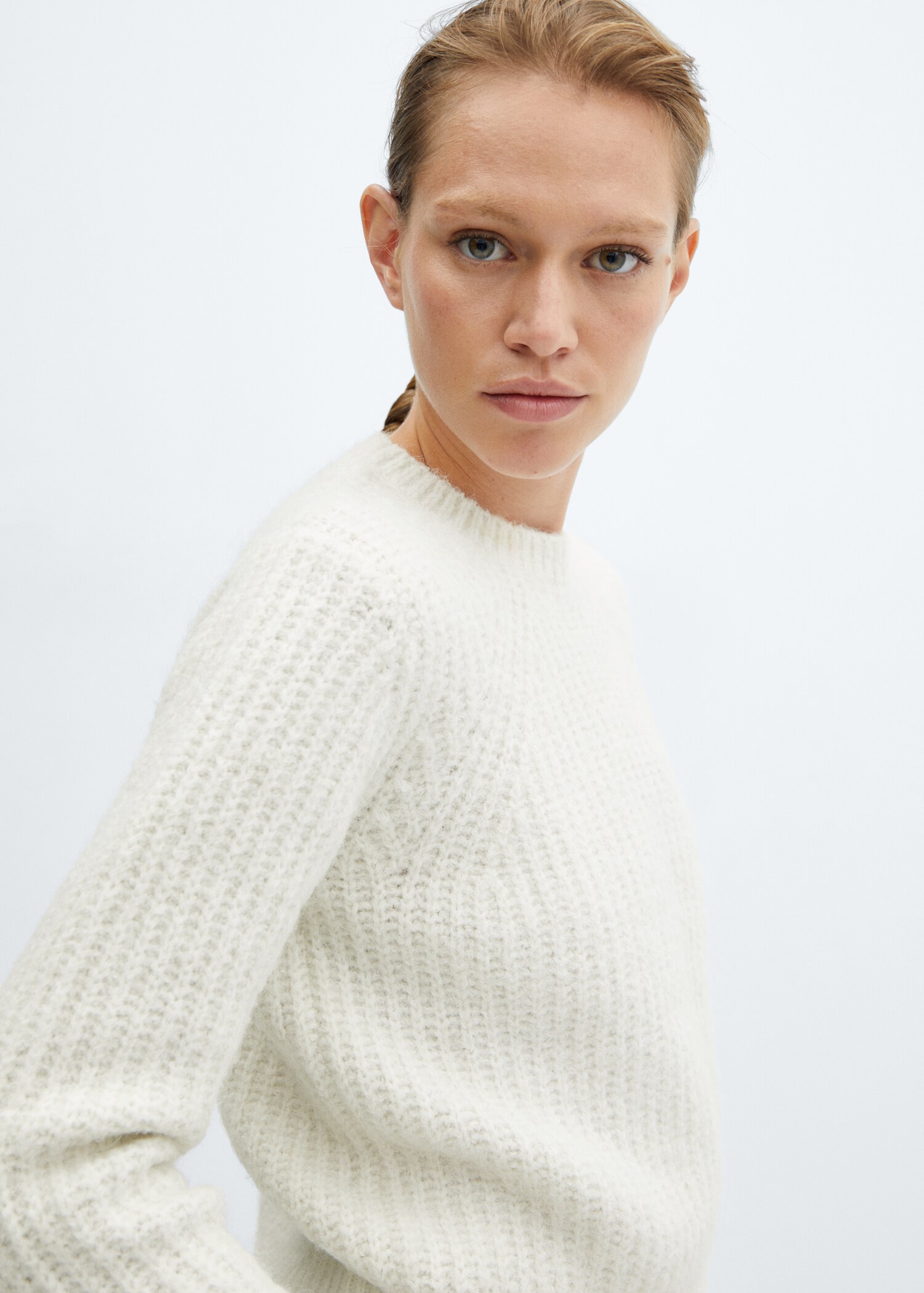 Round-neck knitted sweater - Details of the article 1