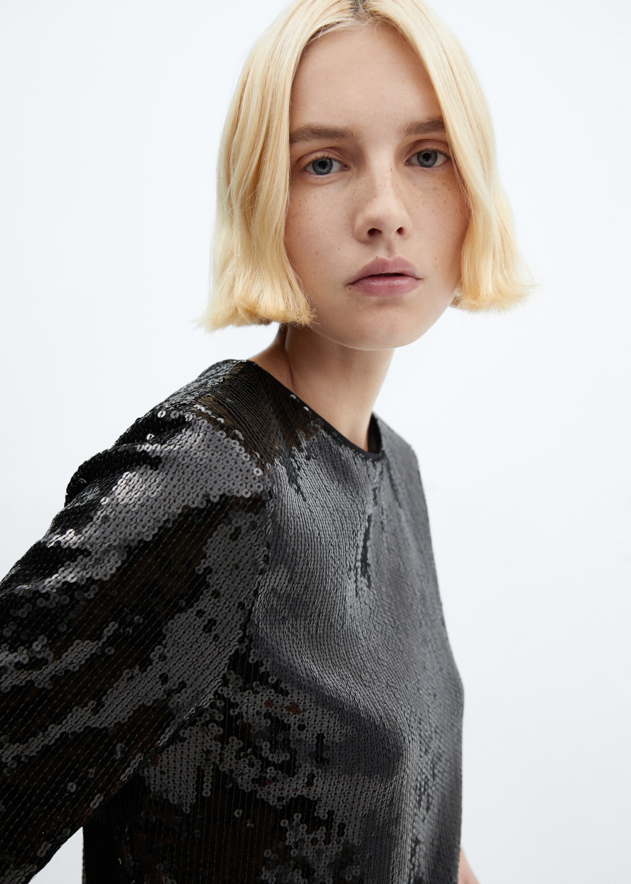 Sequin T-shirt - Details of the article 1, Black. Ref: 57009105-00.