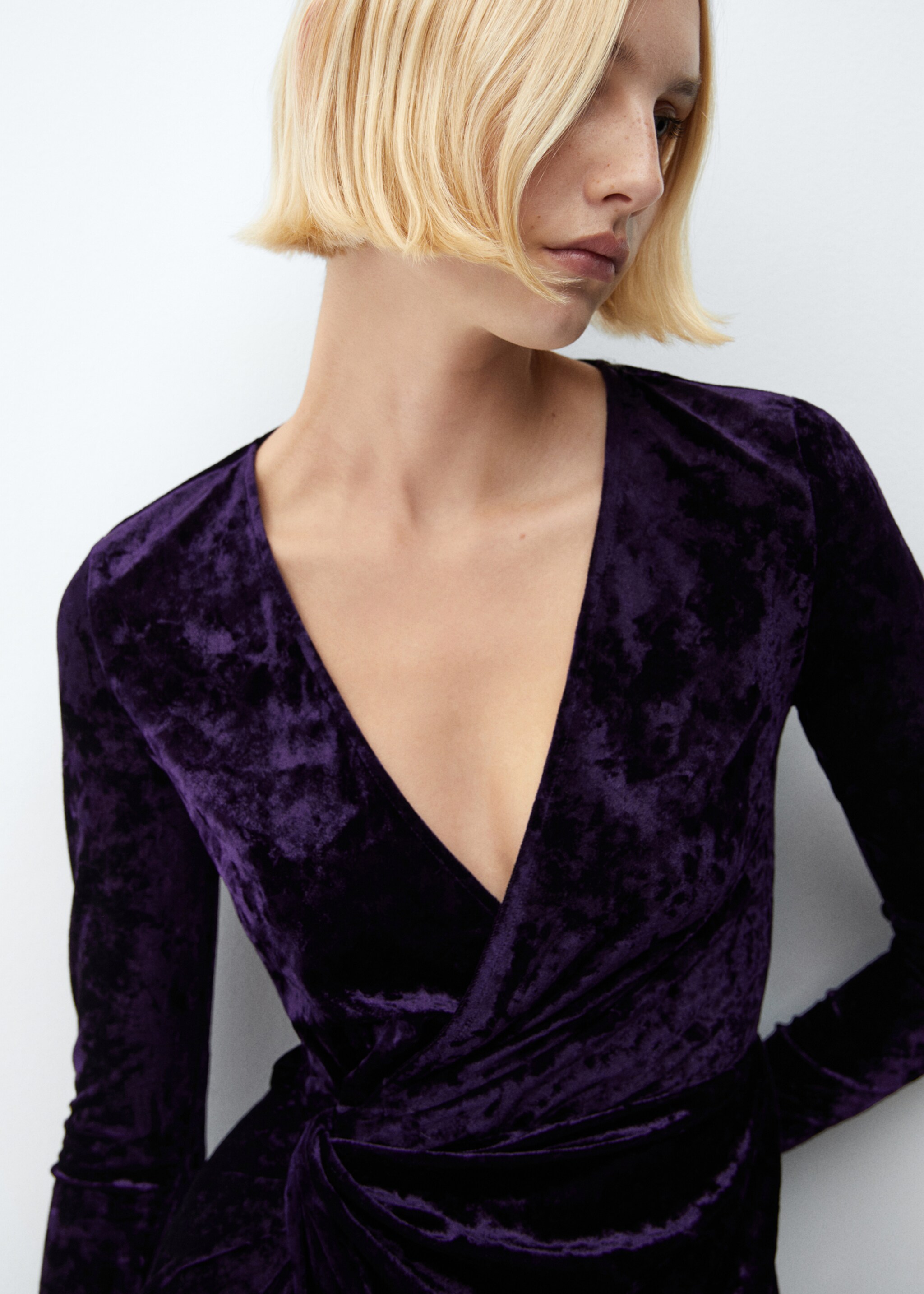 Velvet crossed dress - Details of the article 1, Purple. Ref: 57009116-00.