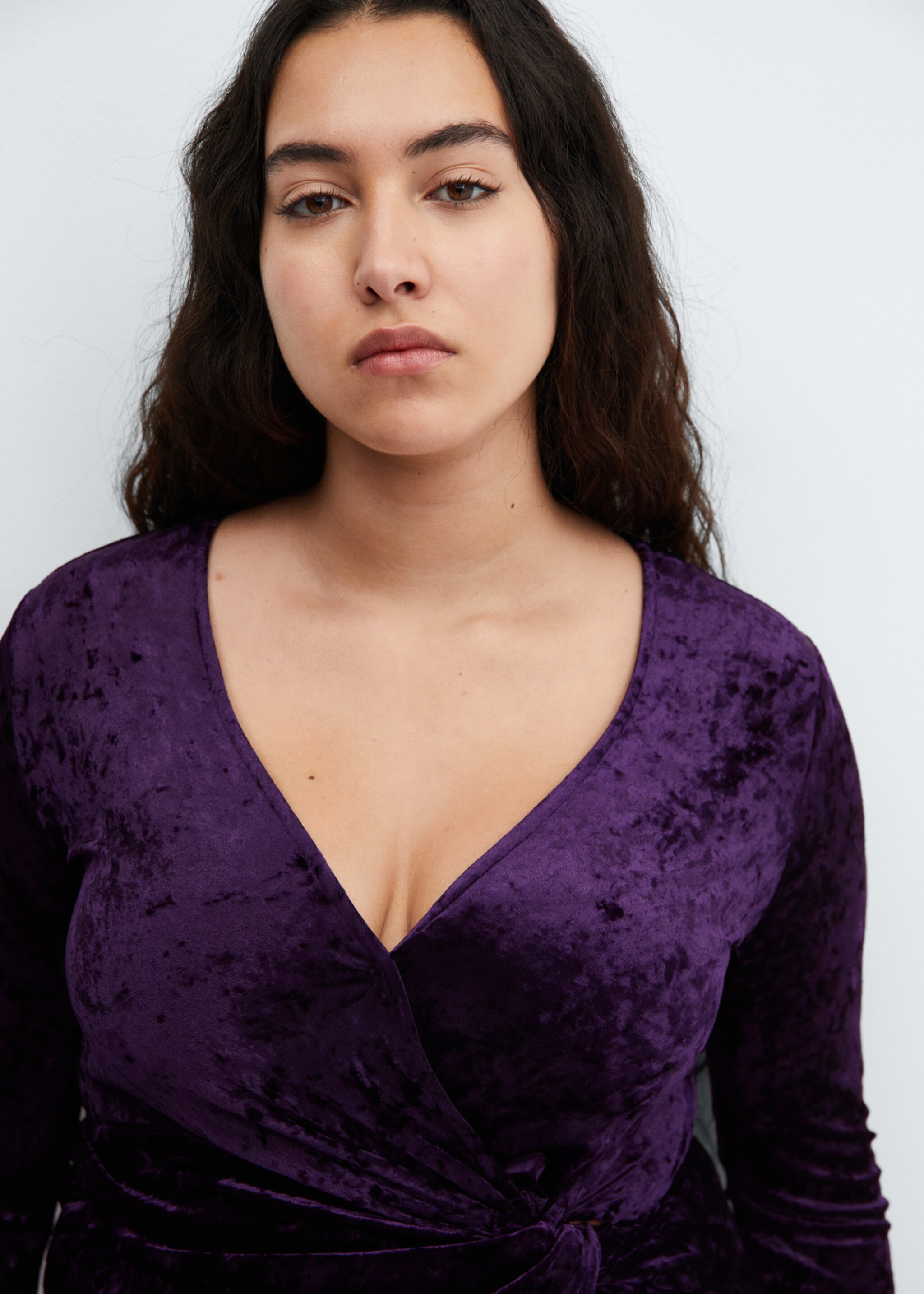 Velvet crossed dress - Details of the article 4, Purple. Ref: 57009116-00.