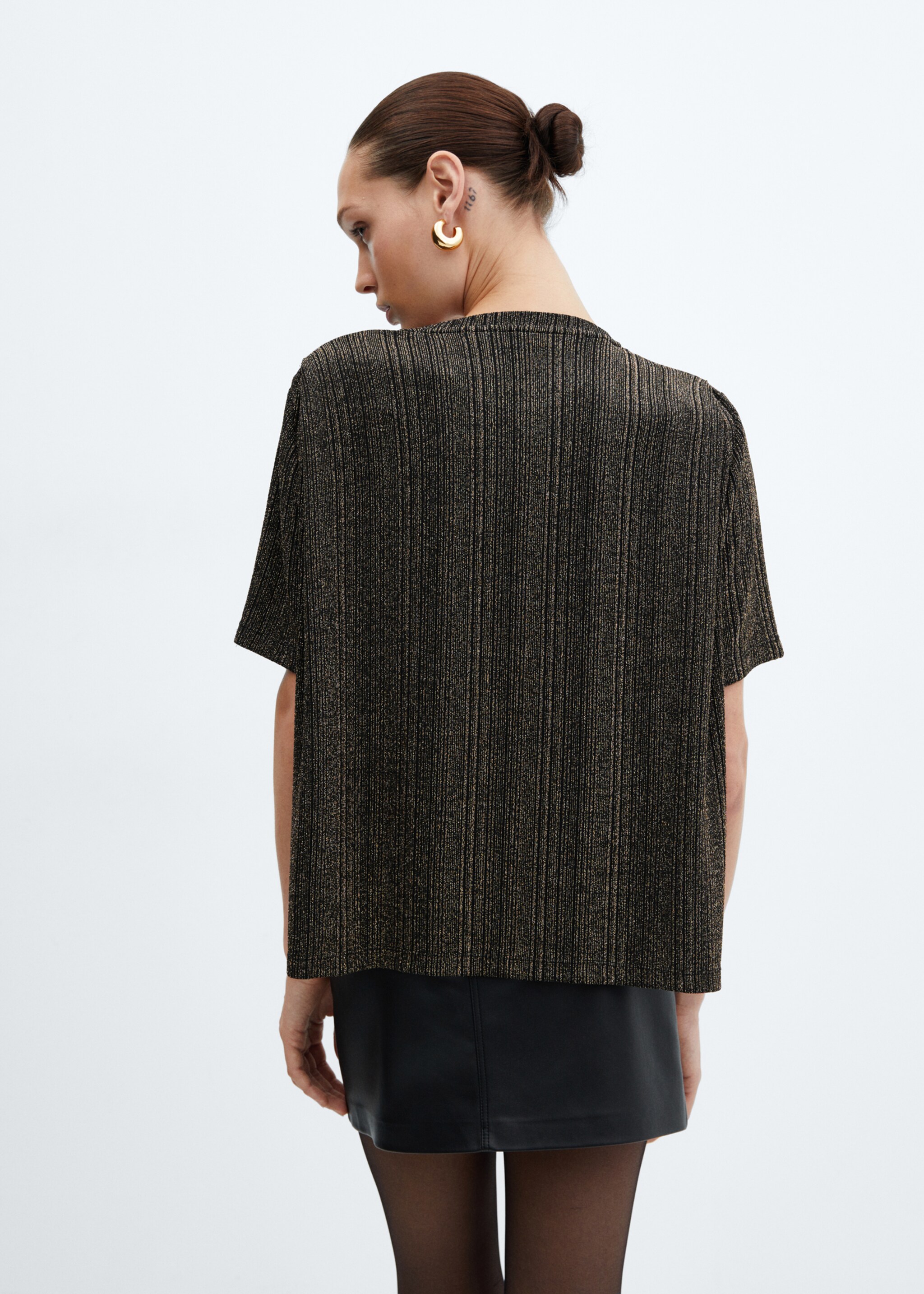 Lurex knitted t-shirt - Reverse of the article, Gold. Ref: 57009119-00.