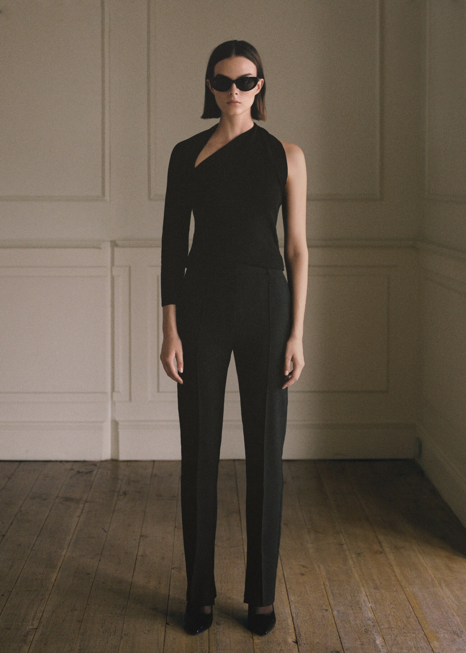 Asymmetrical top with slit - Details of the article 6