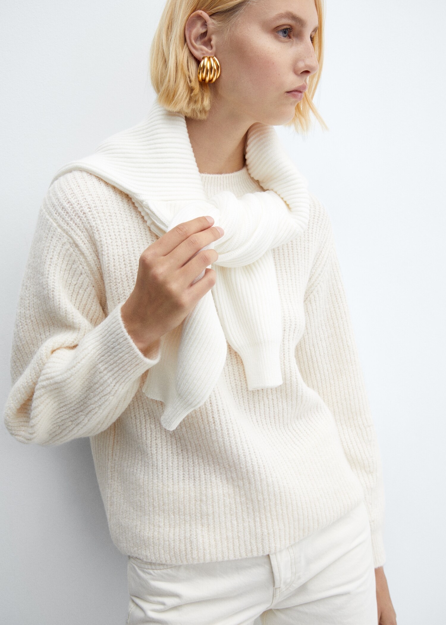 Round-neck knitted sweater - Details of the article 4