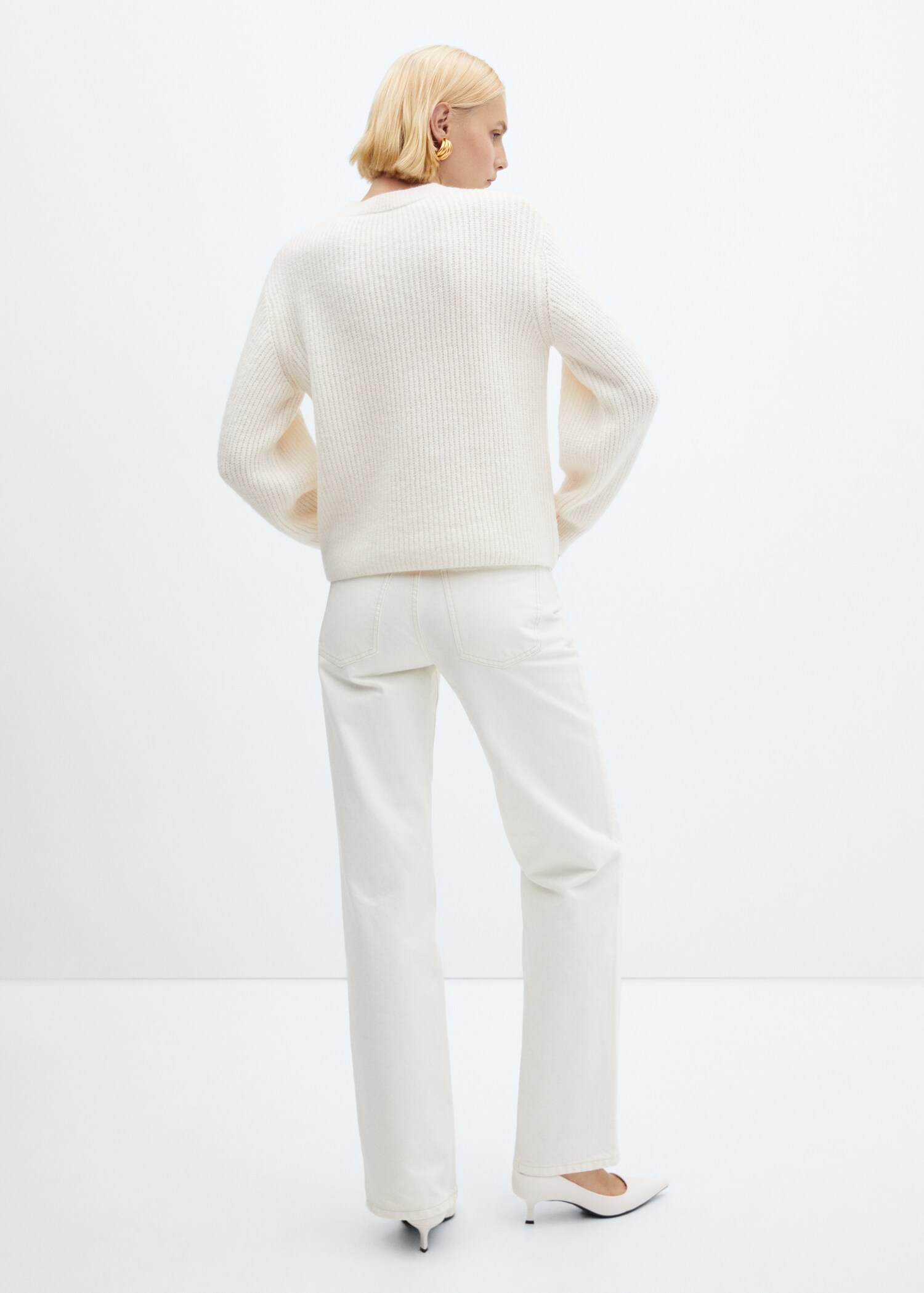 Round-neck knitted sweater - Reverse of the article