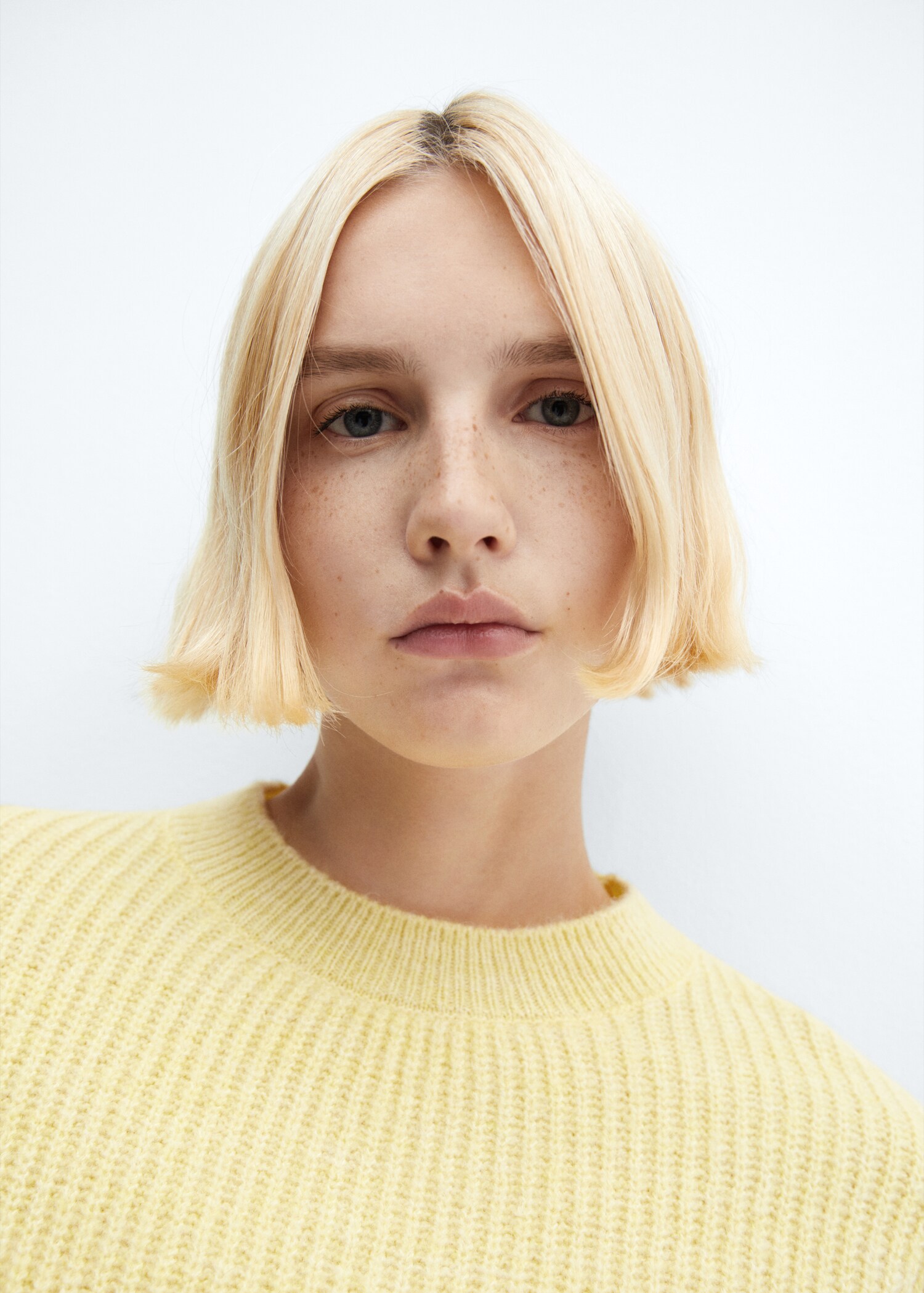 Round-neck knitted sweater - Details of the article 1