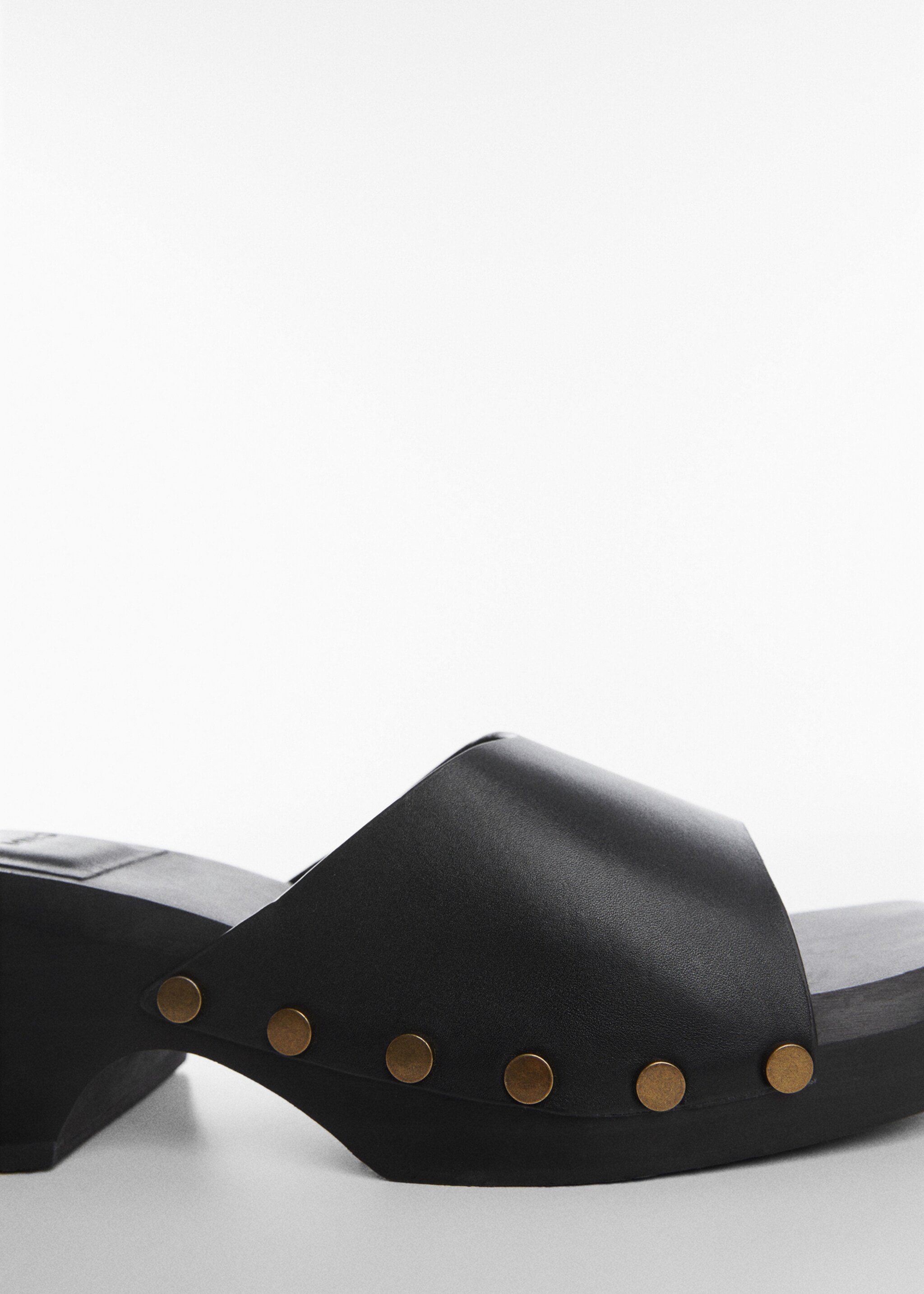 Studded leather clog - Details of the article 2, Black. Ref: 57010041-00.