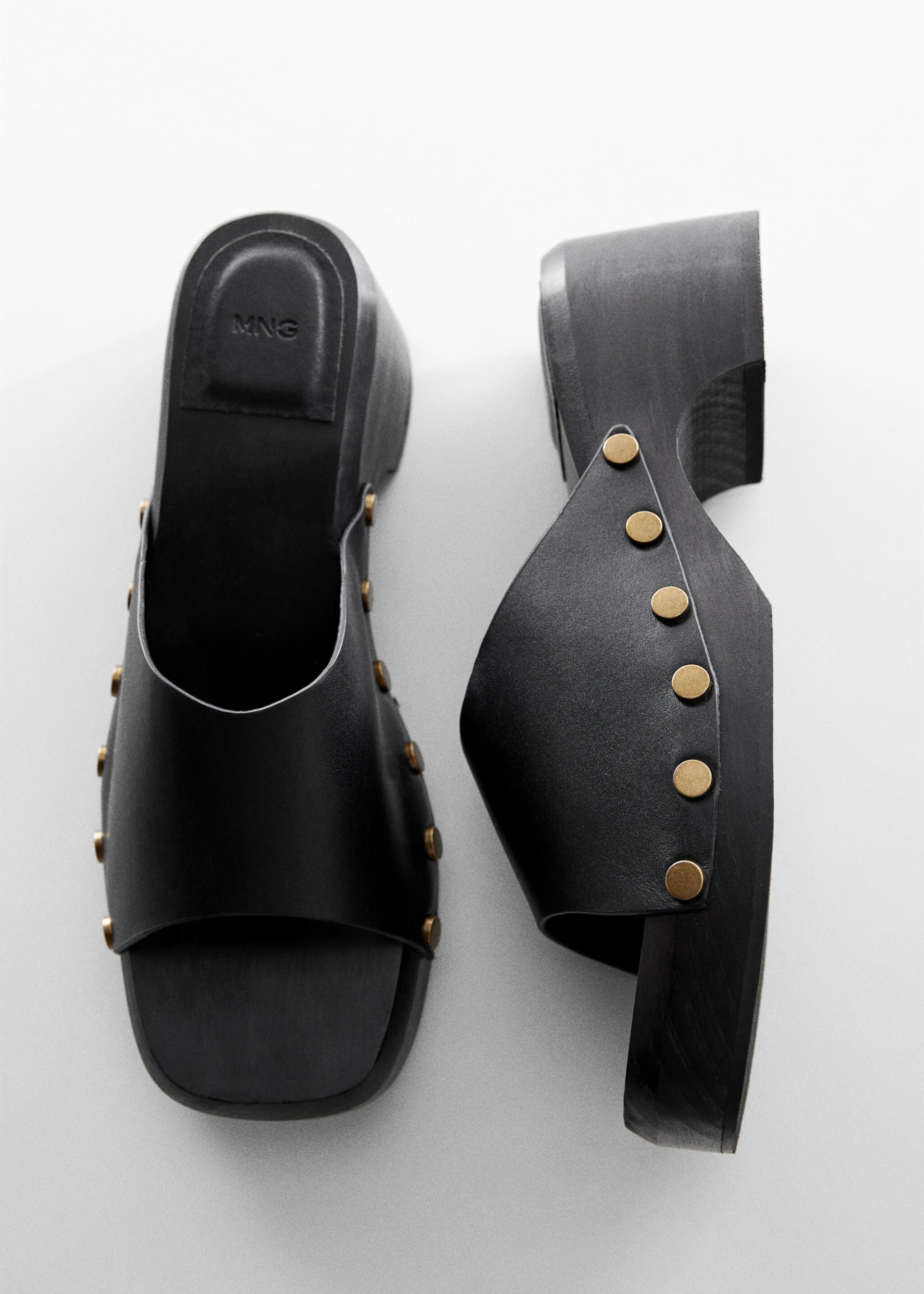 Studded leather clog - Details of the article 5, Black. Ref: 57010041-00.