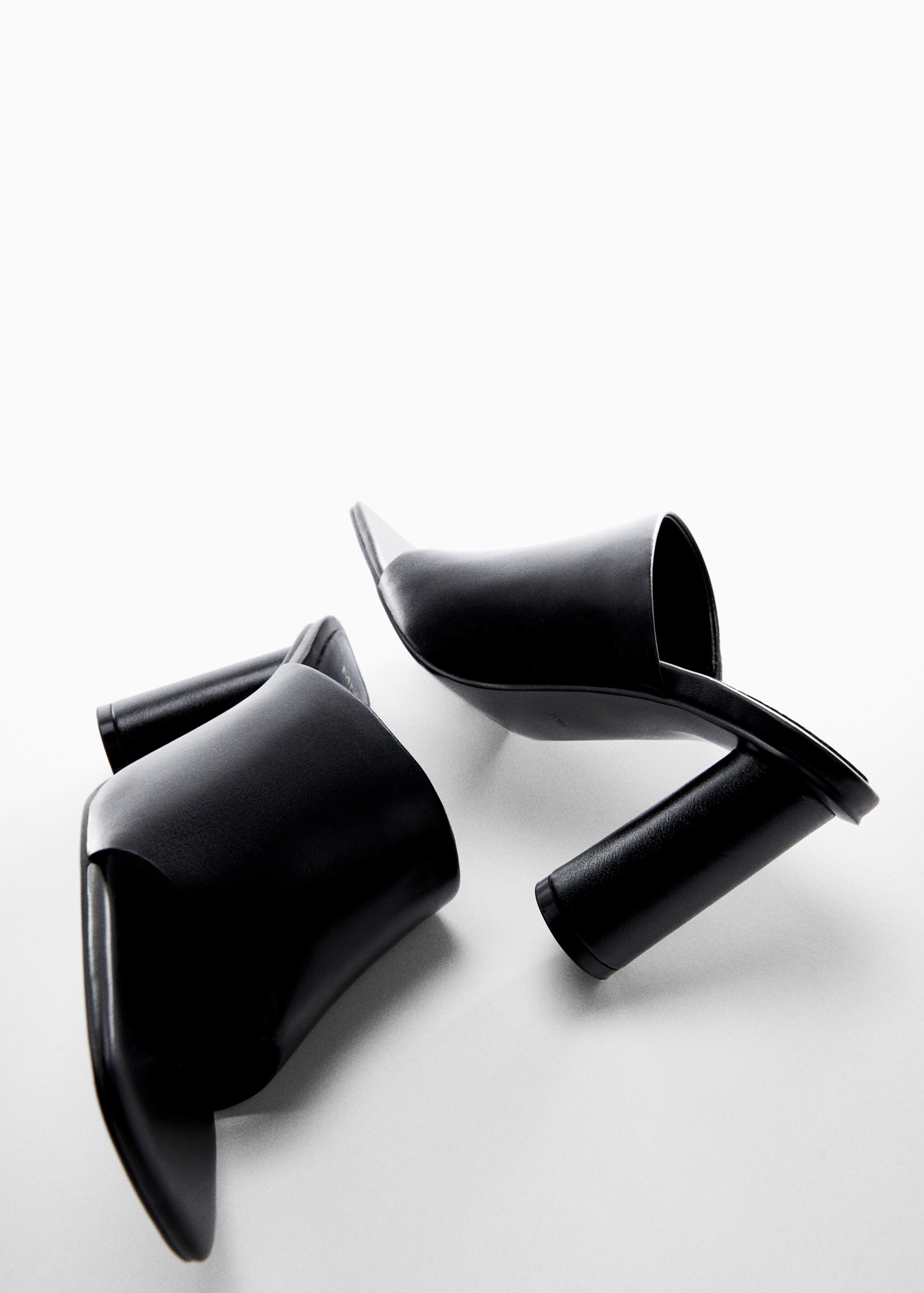 Heel leather sandals - Details of the article 5, Black. Ref: 57010046-00.
