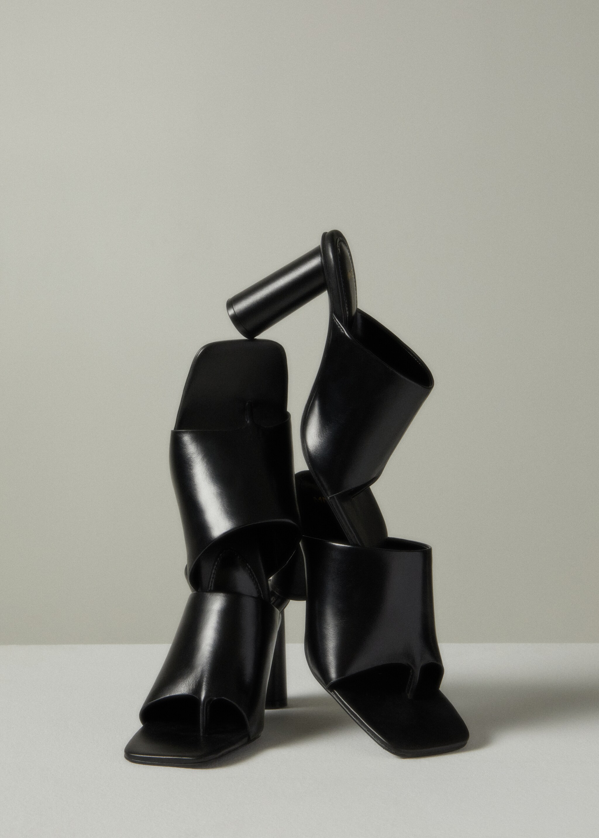 Heel leather sandals - Details of the article 8