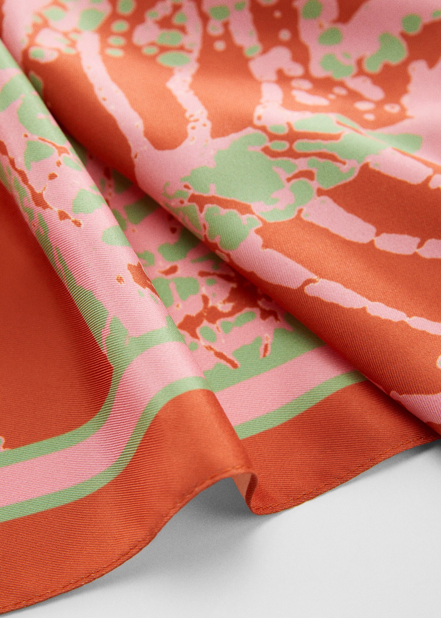Leaf-print scarf - Details of the article 1