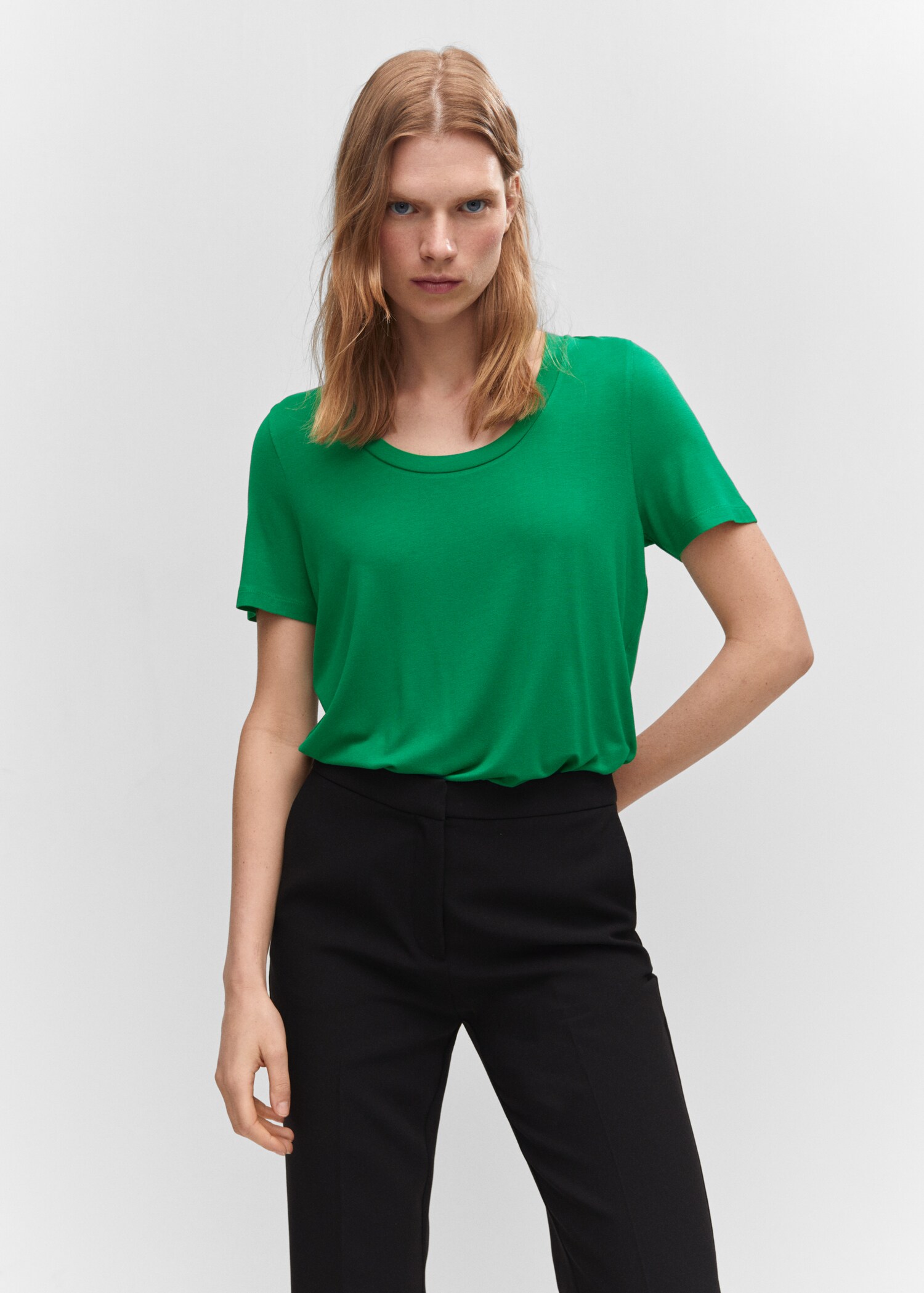Low neck t-shirt - Medium plane