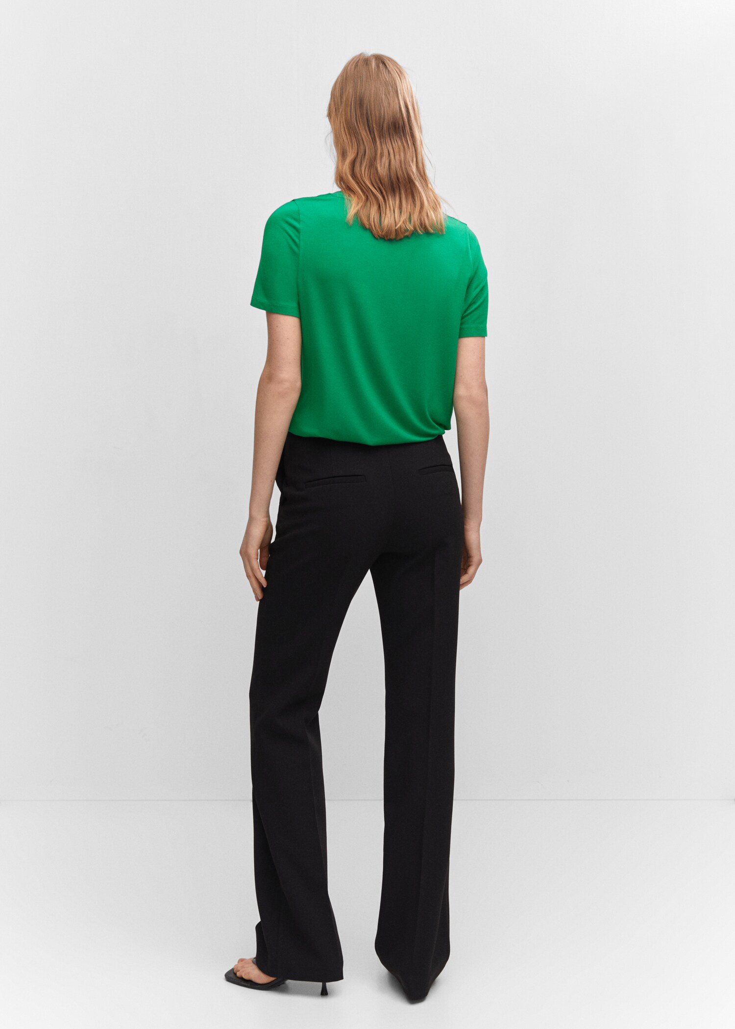 Low neck t-shirt - Reverse of the article