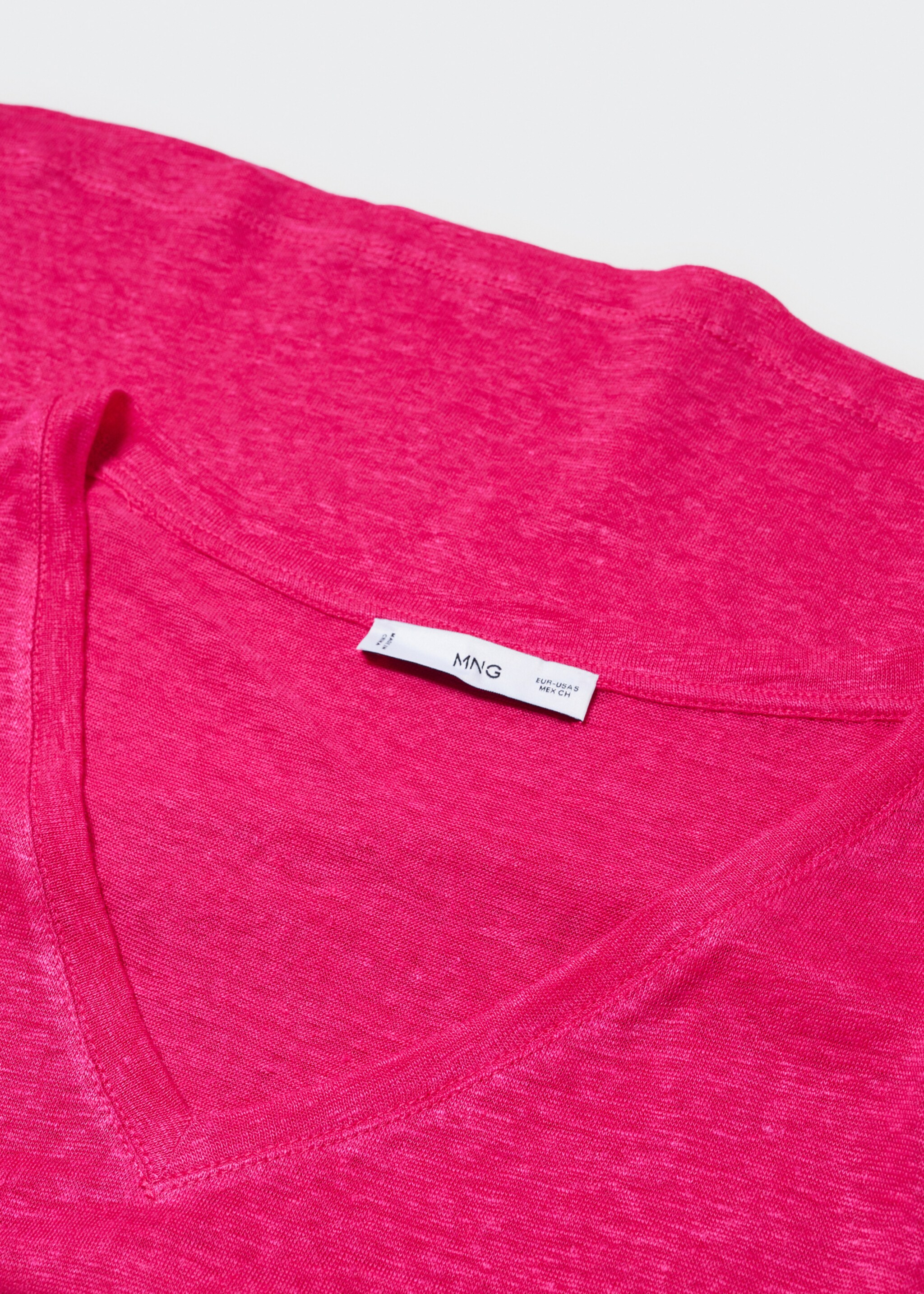 Camiseta lino cuello pico - Detalle del artículo 8, Fucsia. Ref: 57010263-00.