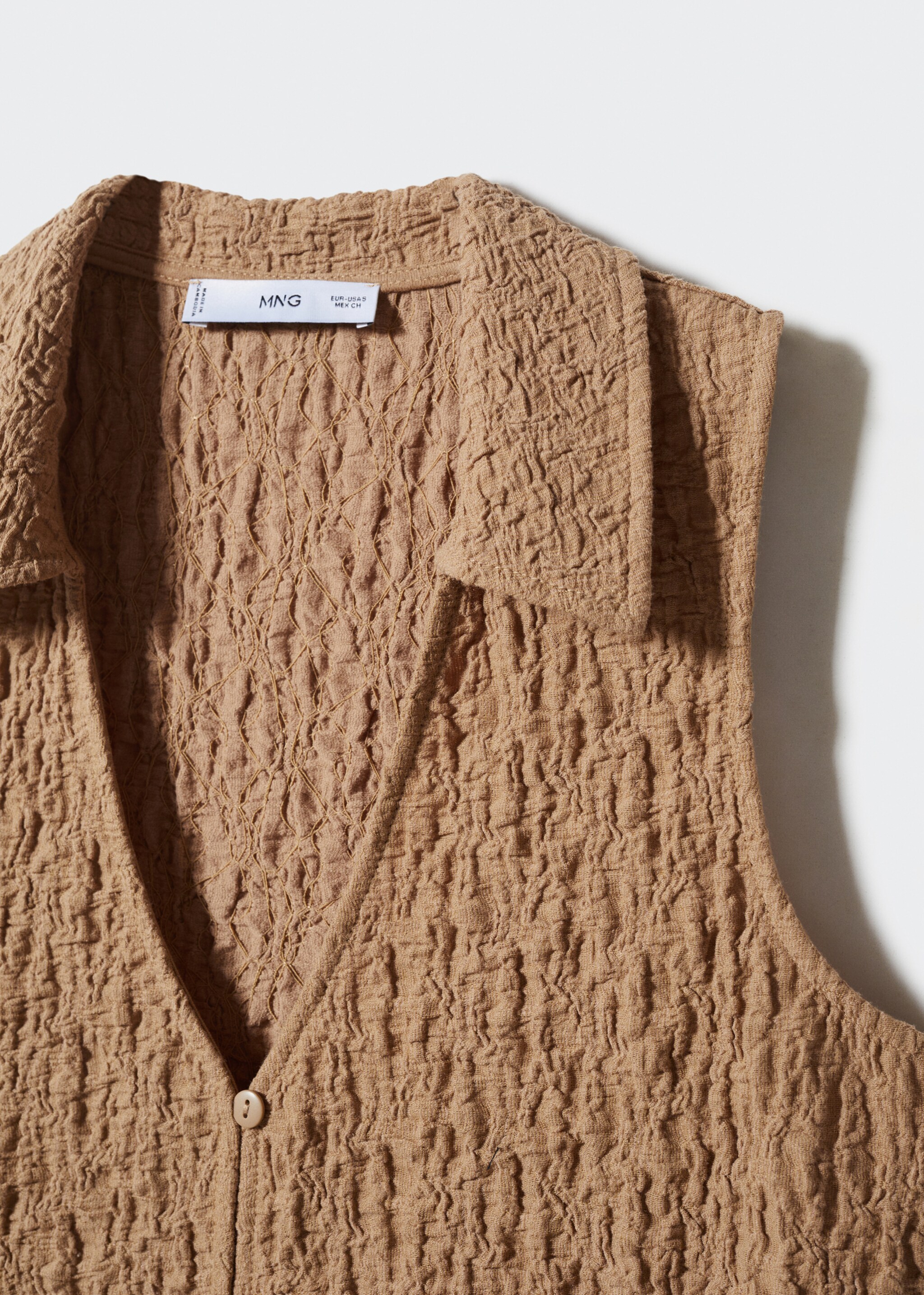 Textured polo neck gilet - Details of the article 8, Medium Brown. Ref: 57010277-00.